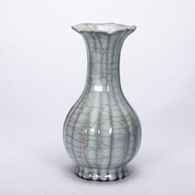 A GE-WARE BOTTLE VASE