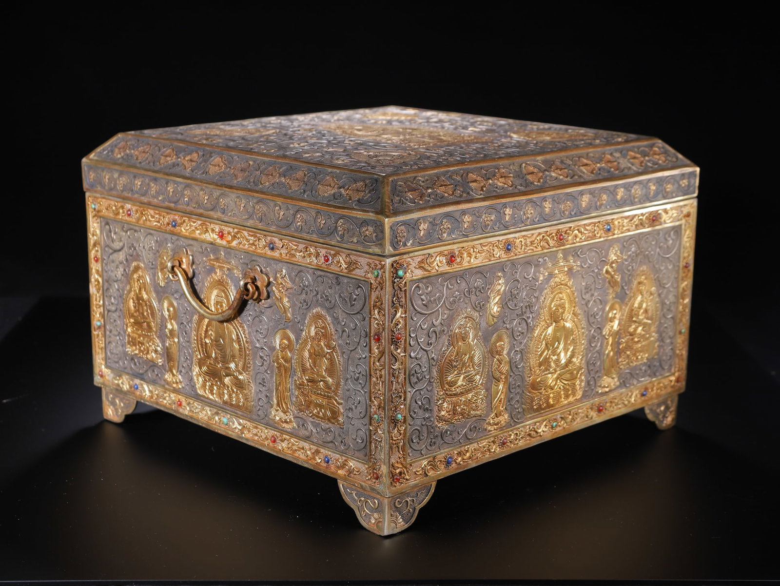 A SILVER PARTLY GILT SUTRA BOX WITH COVER (1 of 9)