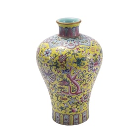 A CHINESE YELLOW GROUND AND FAMILLE ROSE PORCELAIN VASE