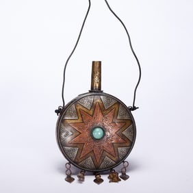 A HARDSTONE INLAID BRONZE VESSEL