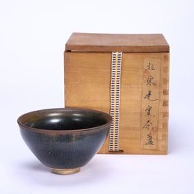 BLACK-GLAZED CERAMIC TEA BOWL