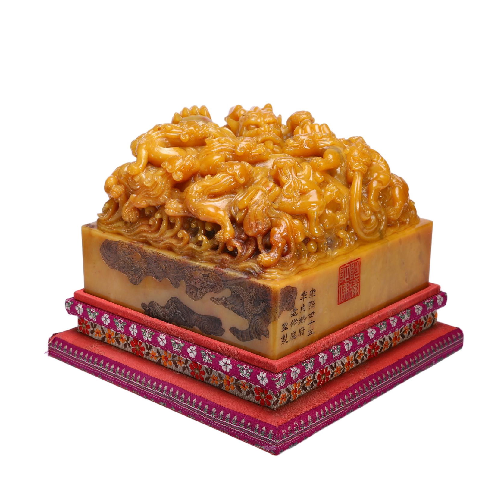 A FINE CARVED TIANHUANG DRAGONS GROUP SEAL (1 of 9)