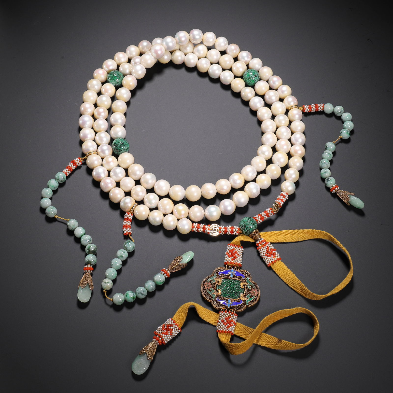 A CHINESE IMPERIAL PEARL ROSARY CHAOZHU (1 of 9)