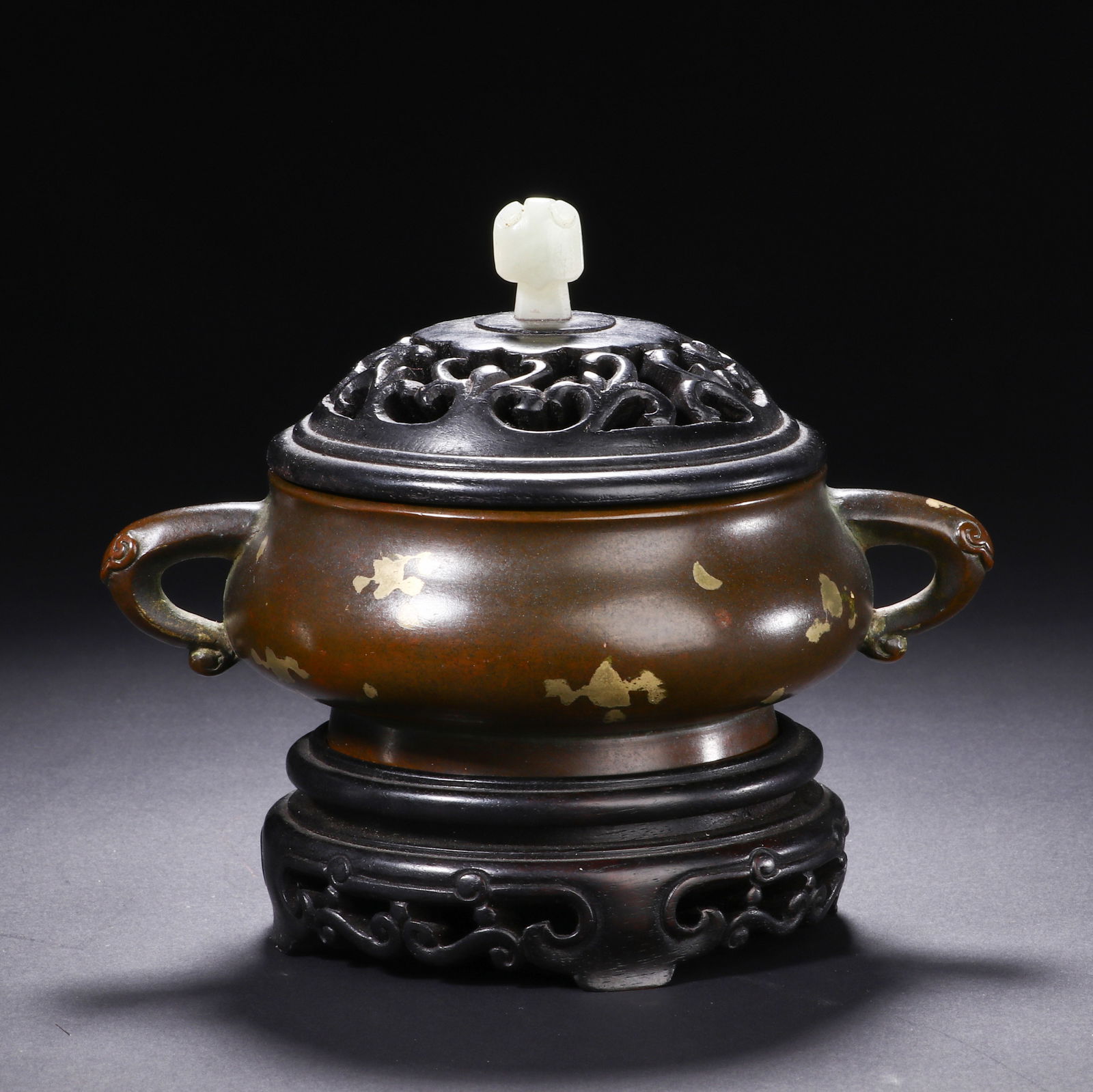 A BRONZE CENSER WITH HANDLES (1 of 9)