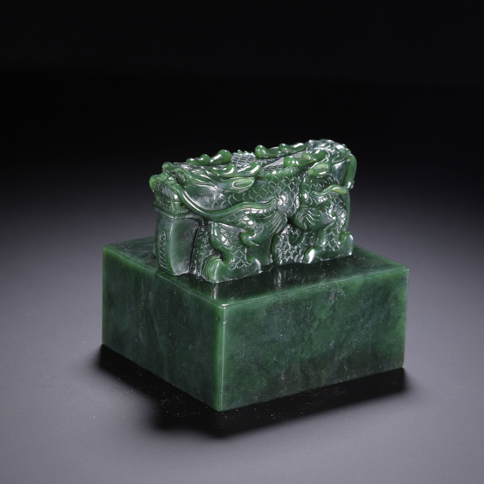 A CARVED SPINACH GREEN JADE DRAGON SEAL (1 of 9)