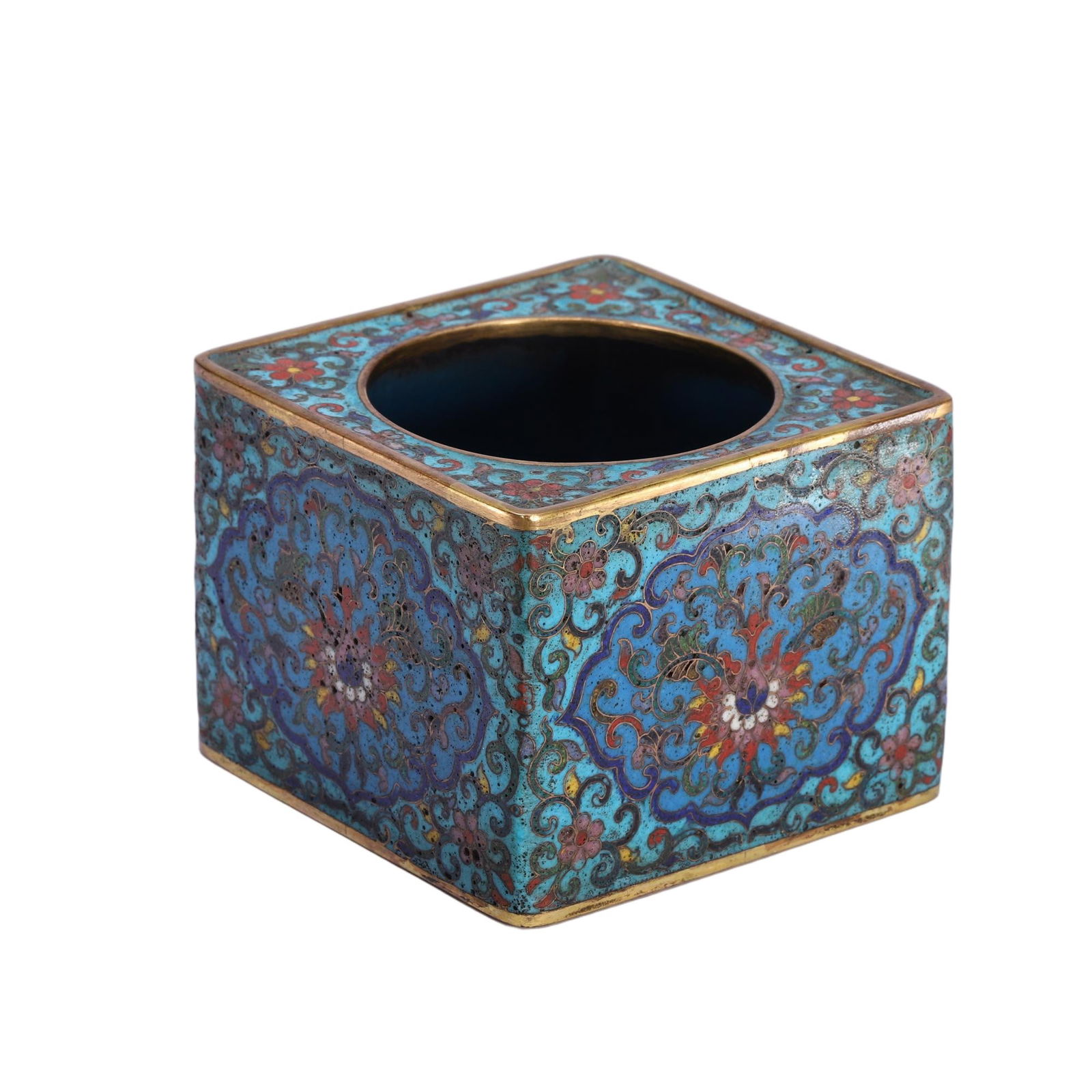 A CLOISONNE ENAMEL SQUARED STAND: A CLOISONNE ENAMEL SQUARED STAND This substantial square stand is a masterful example of Chinese cloisonné craftsmanship. It features a rich sky-blue enamel ground, densely inlaid with intricate