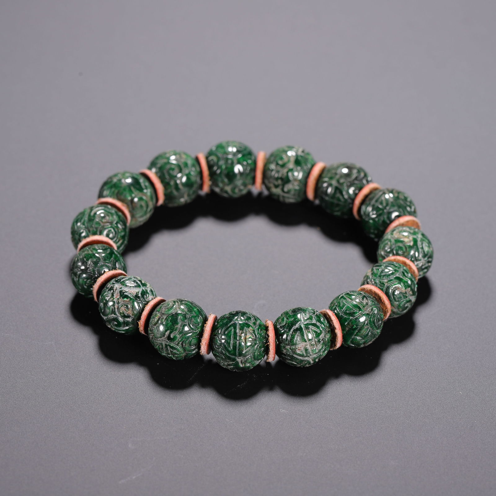 A CARVED SPINACH GREEN JADE PRAYER BEADS CHAOZHU (1 of 9)