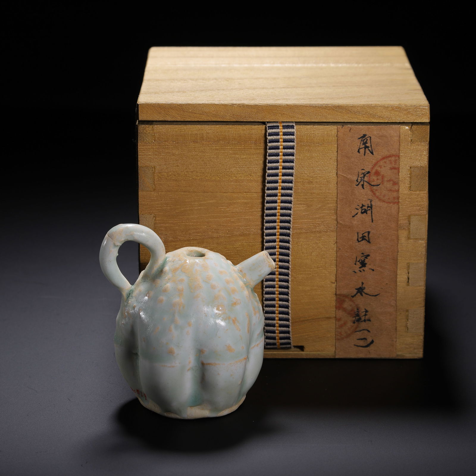 A HUTIAN-WARE LOBED EWER (1 of 9)