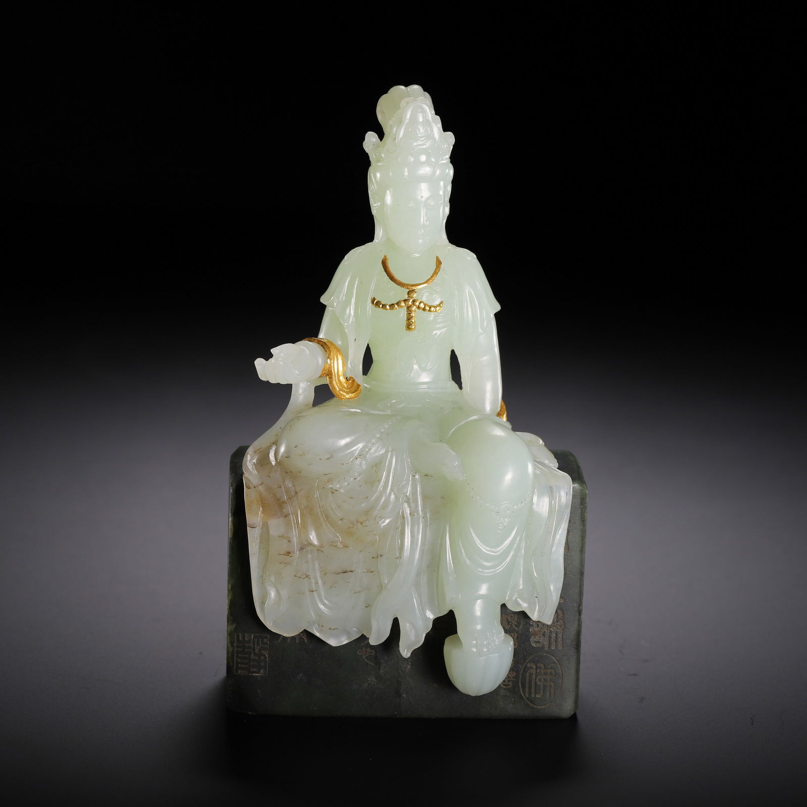 A FINE CARVED JADE SEATED GUANYIN (1 of 8)