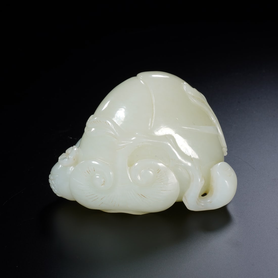 A CARVED WHITE JADE PEACH (1 of 7)