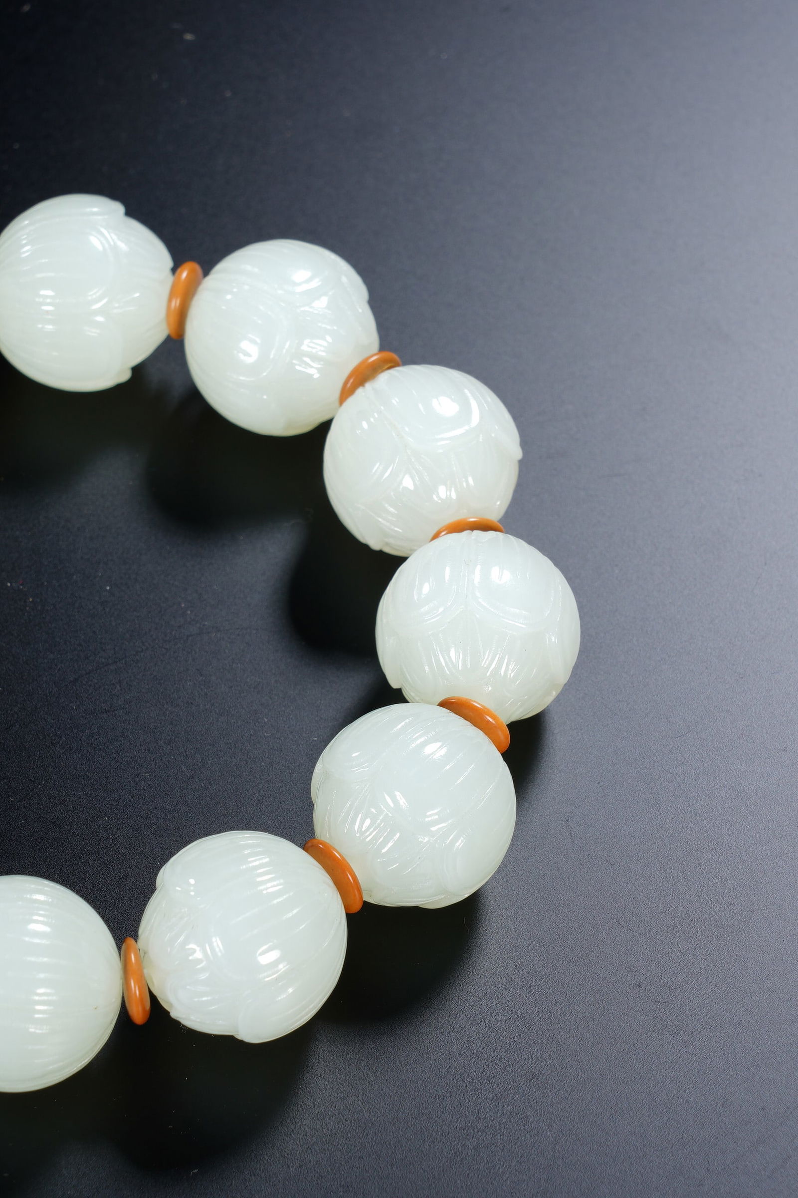 A WHITE JADE BEAD BRACELETS - 2