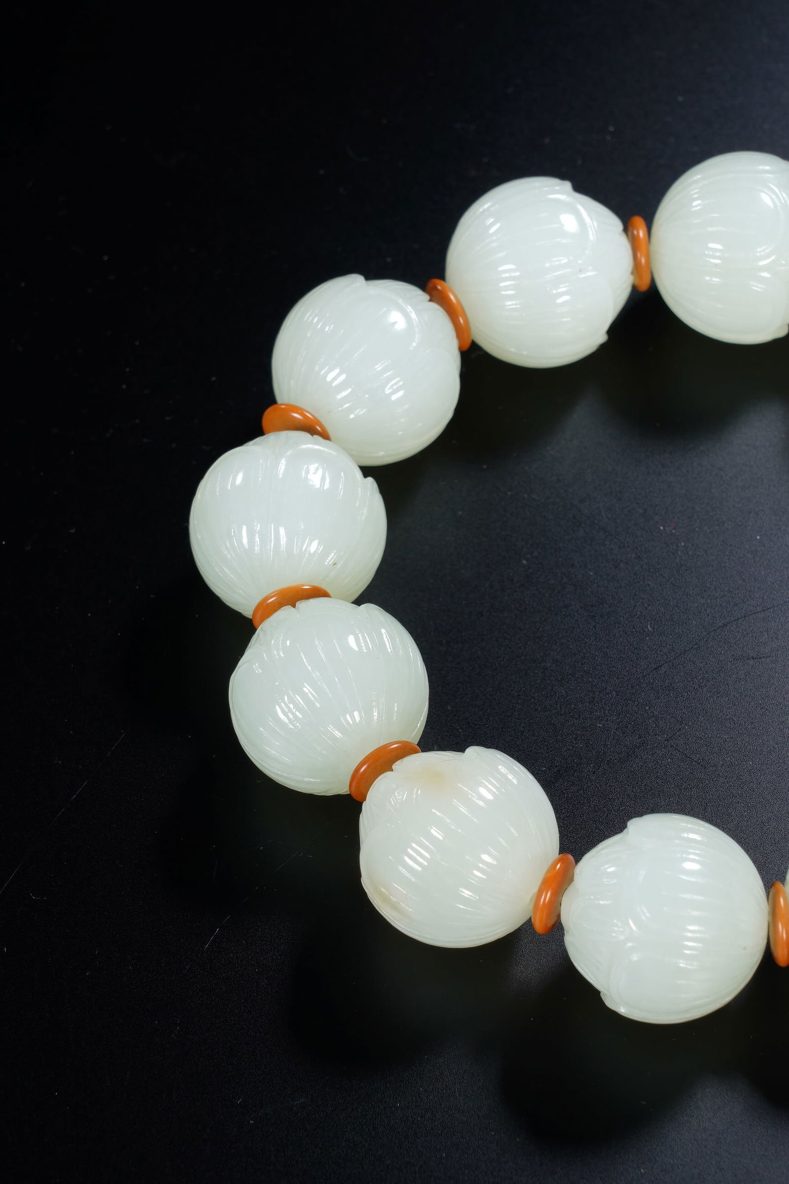 A WHITE JADE BEAD BRACELETS - 3