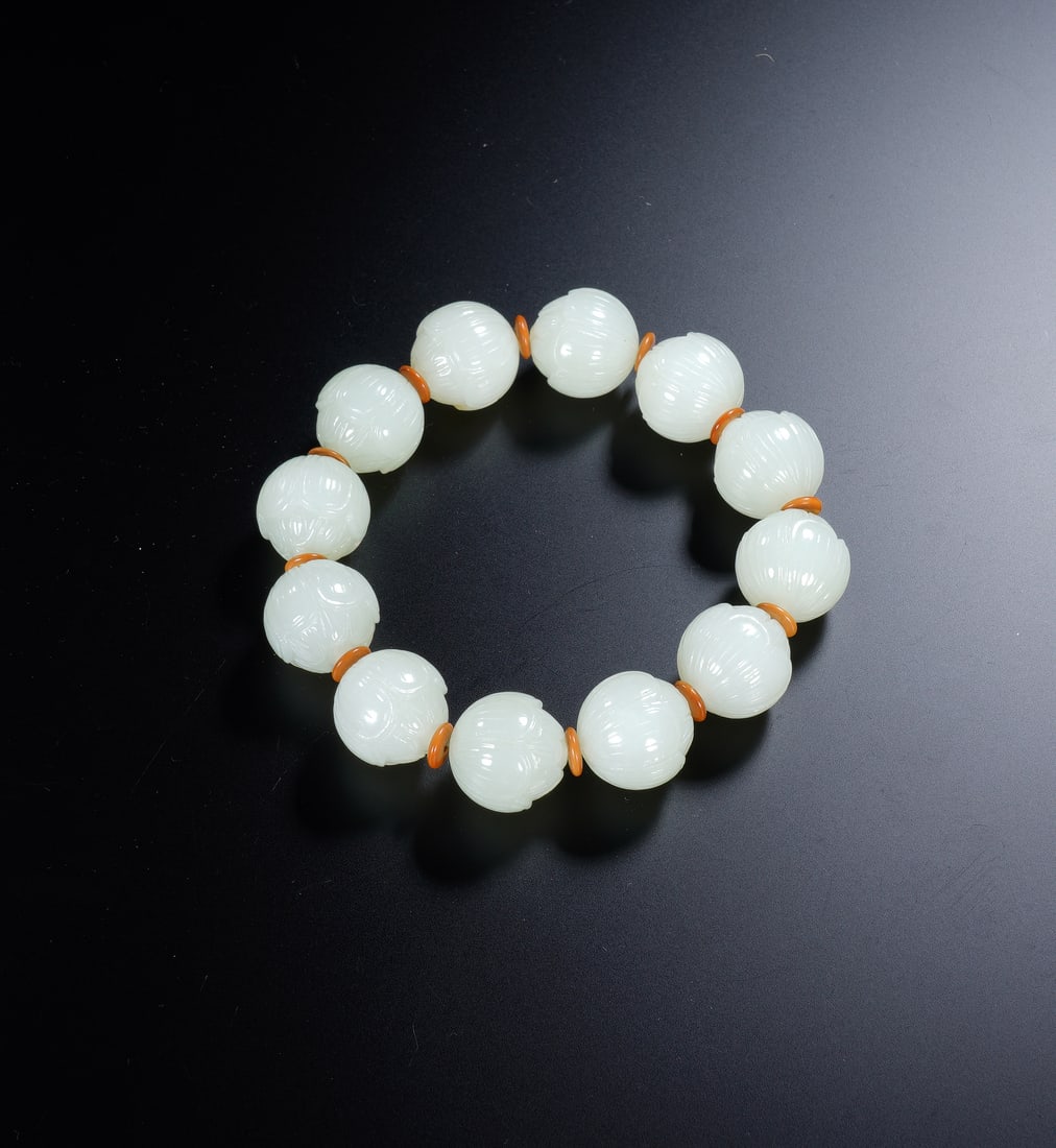 A WHITE JADE BEAD BRACELETS - 4