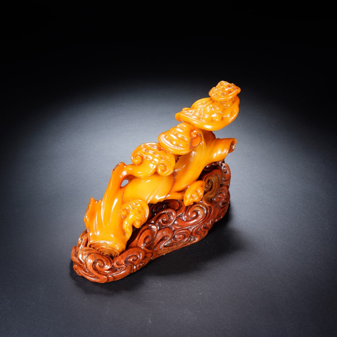 A CARVED TIANHUANG LINGZHI DECORATION (1 of 9)