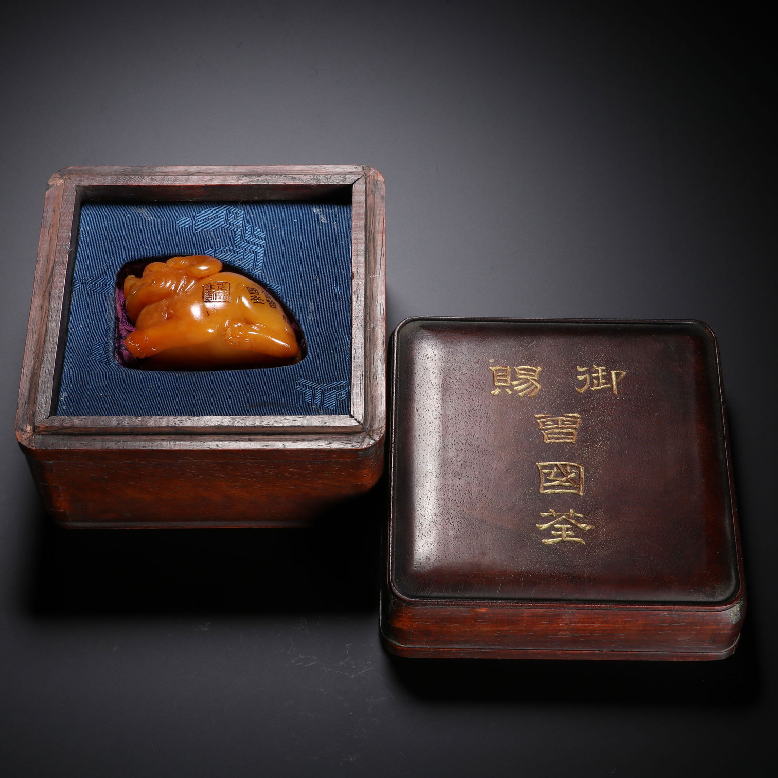 A CARVCED TIANHUANG BEAST SEAL (1 of 9)