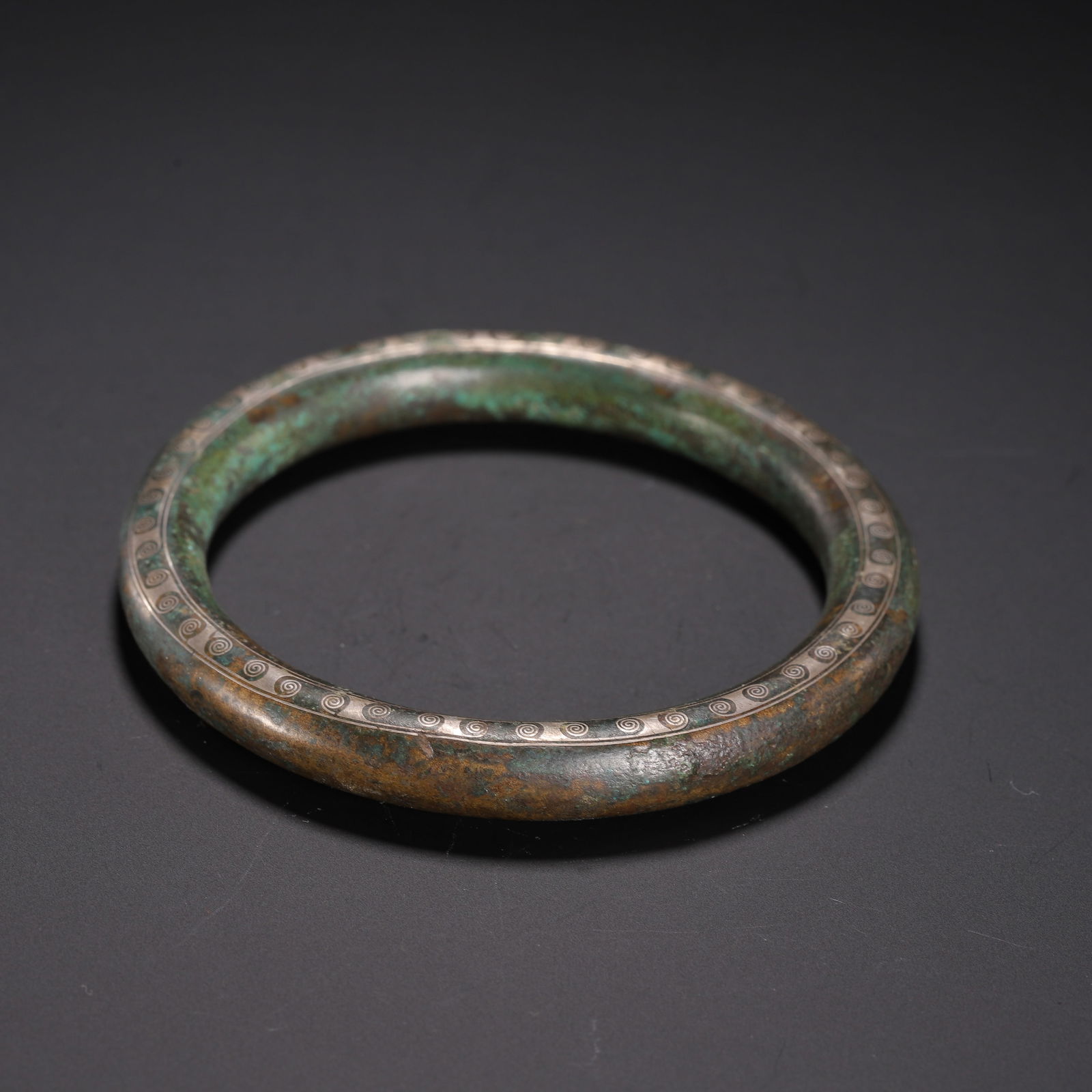 A SILVER INLAID BRONZE BANGLE (1 of 9)