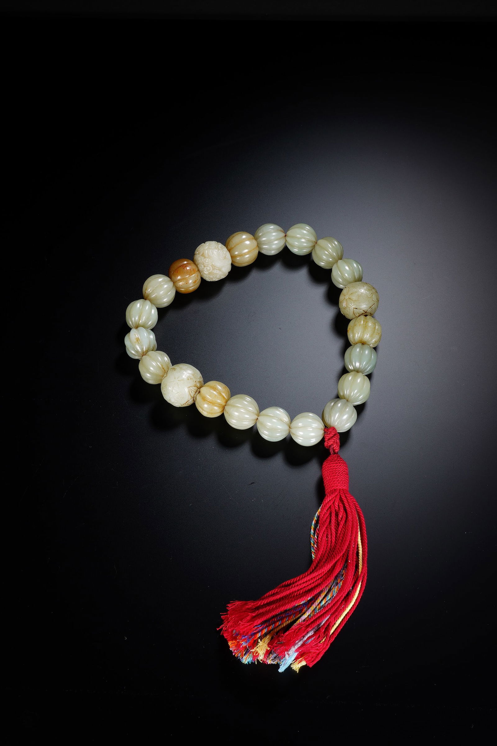 A CARVED WHITE JADE PRAYER BEADS SHOUCHUAN (1 of 7)