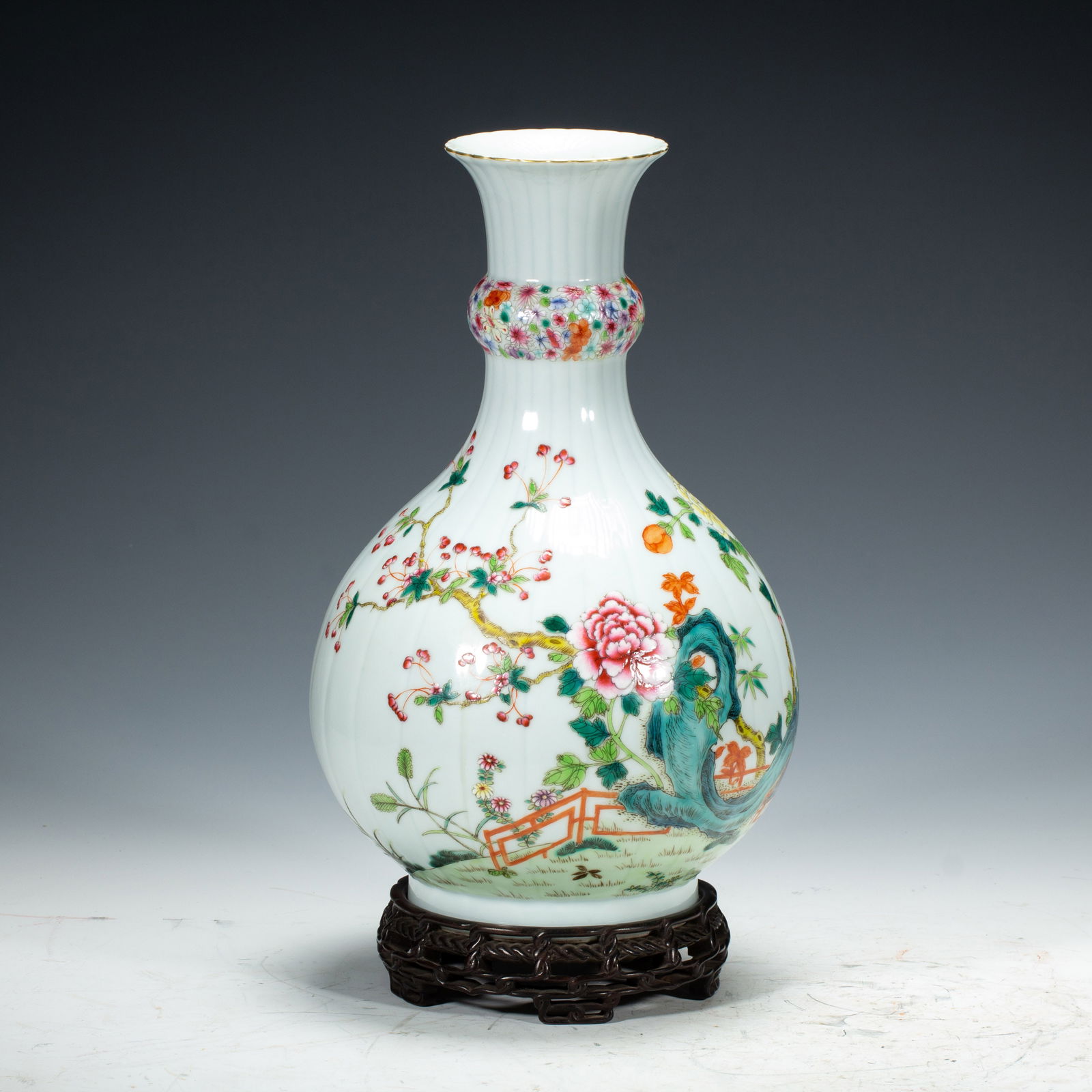 A FAMILLE ROSE BOTTLE VASE (1 of 11)