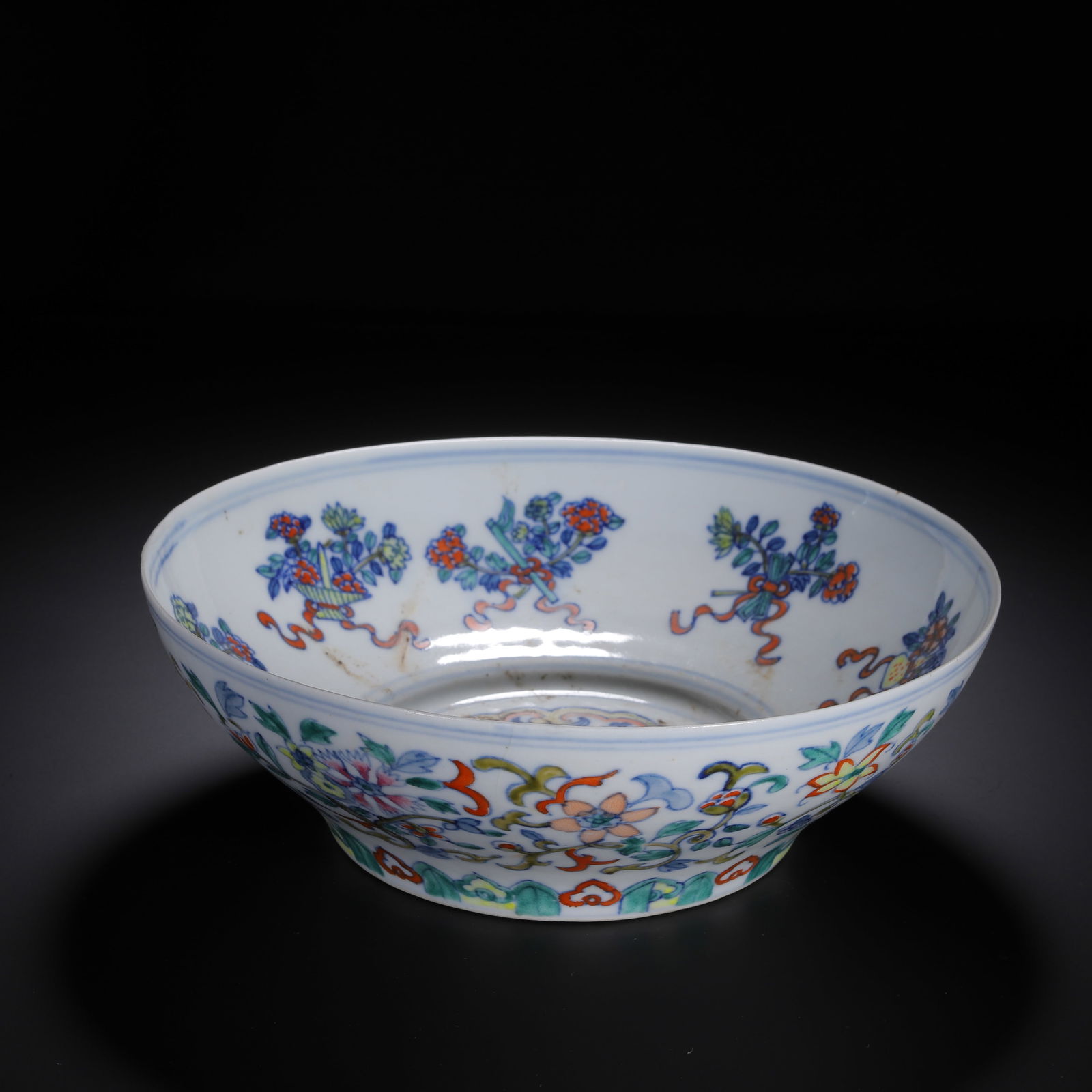 A DOUCAI GLAZE FLORAL SPRAYS BOWL (1 of 9)