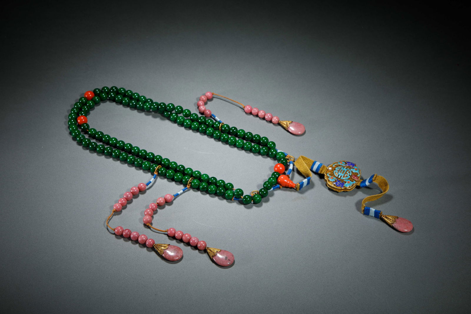 A CHINESE IMPERIAL ROSARY CHAOZHU (1 of 8)