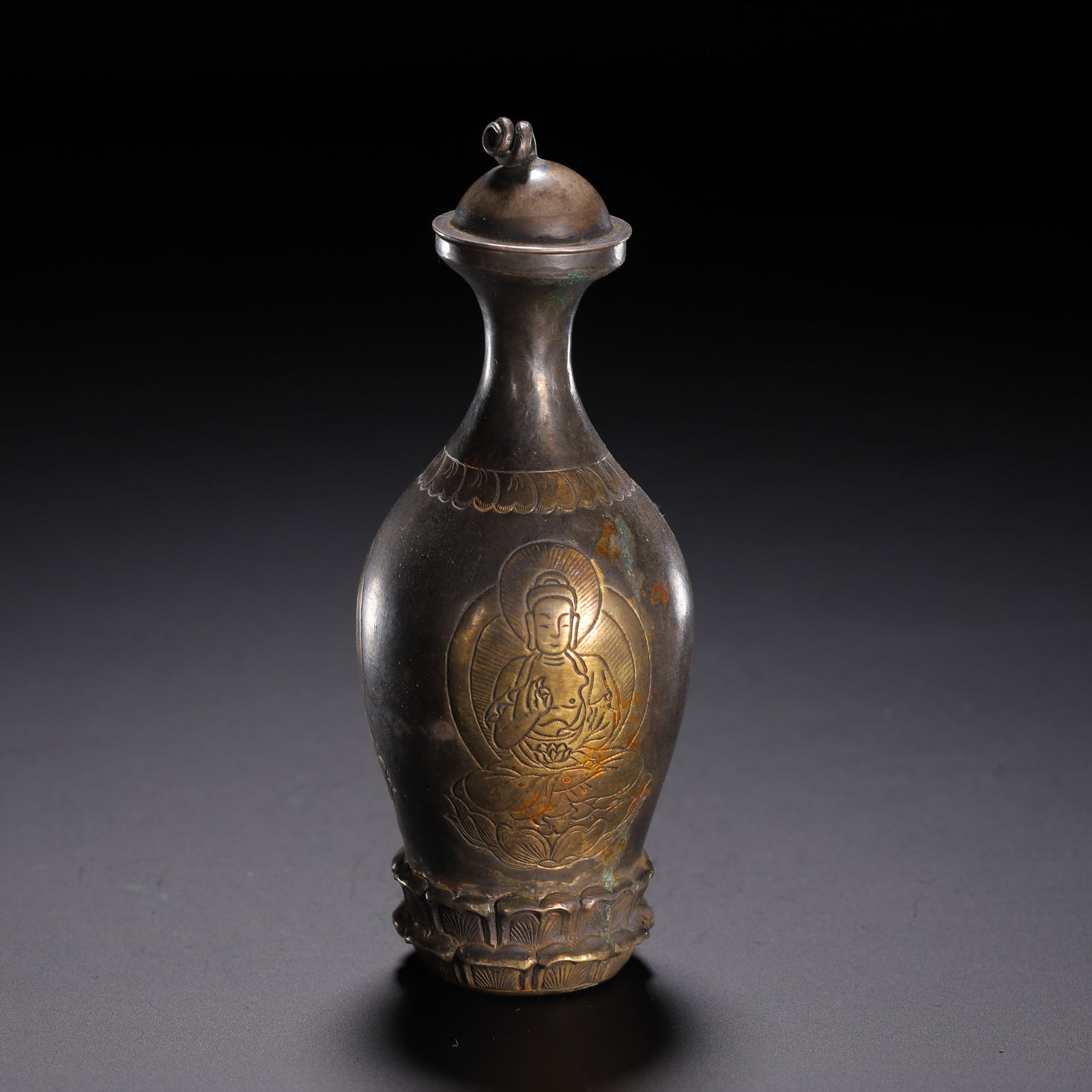A BRONZE PARTLY GILT VASE WITH COVER (1 of 9)