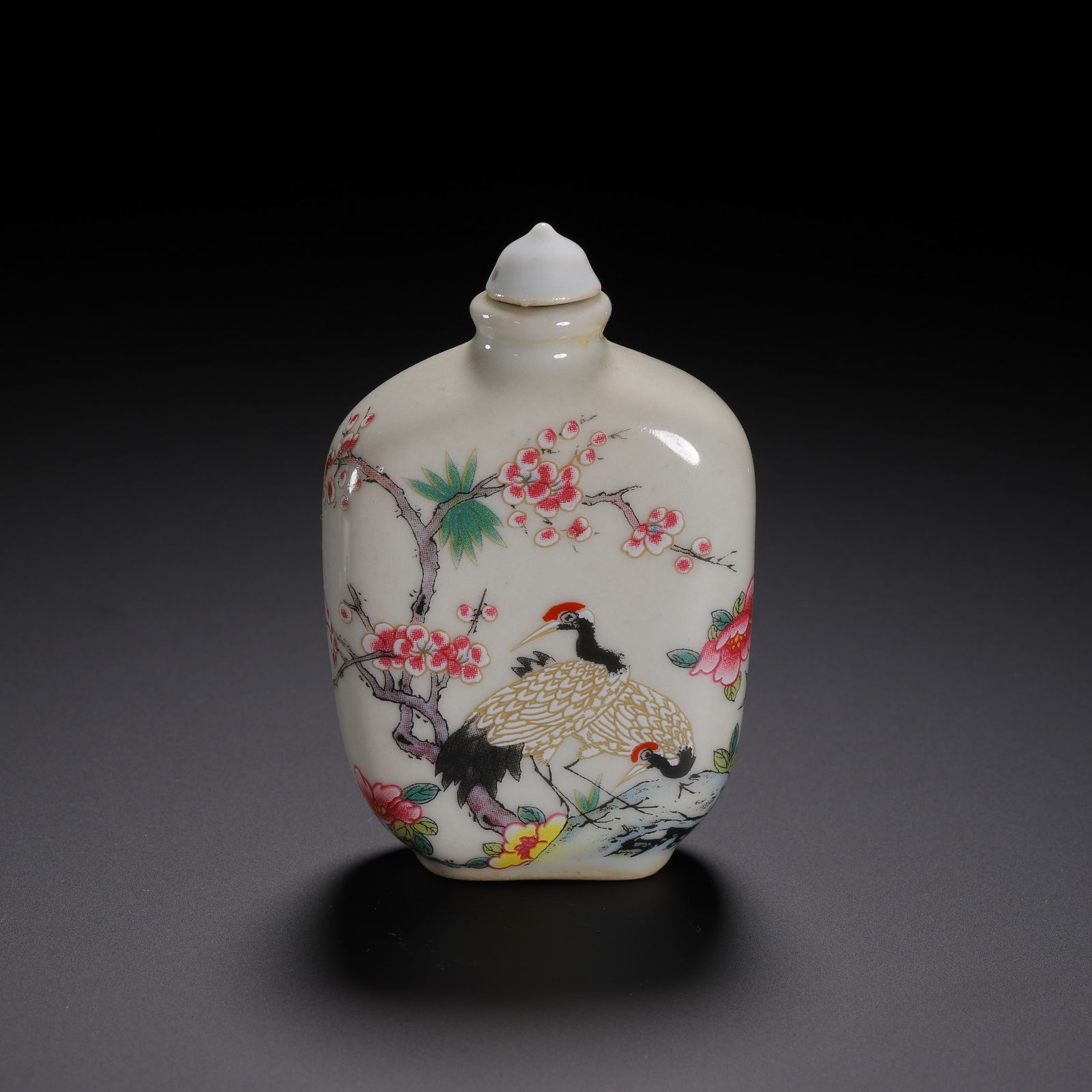 A FAMILLE ROSE CRANES SNUFF BOTTLE WITH COVER (1 of 9)