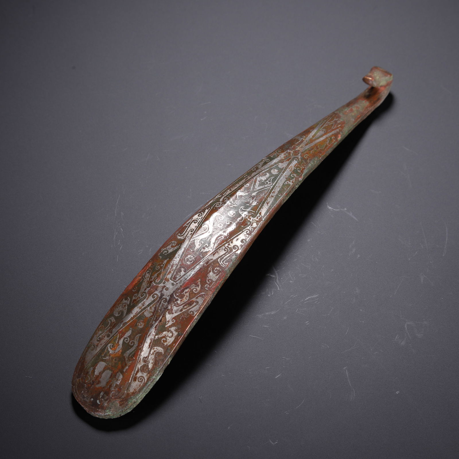 A SILVER INLAID BRONZE BELTHOOK (1 of 9)