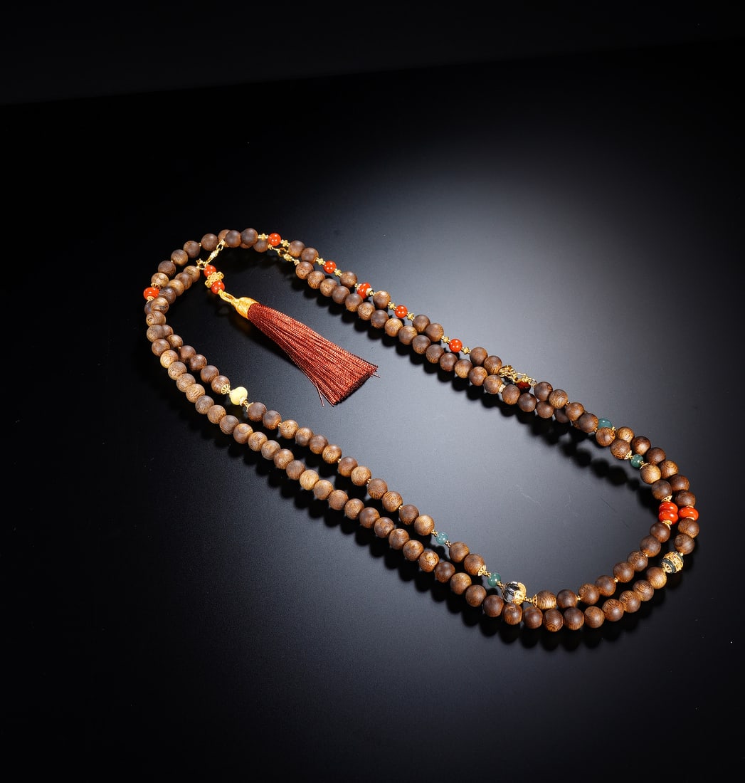 A RARE ALOESWOOD CHENXIANG CHAOZHU (1 of 8)