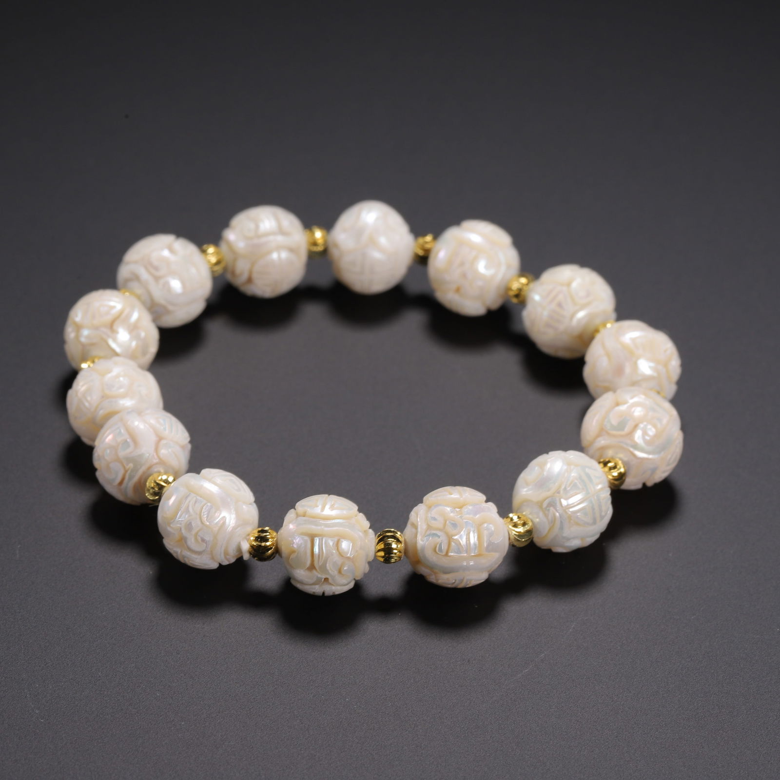 A CARVED PEARL BRACELET - 6