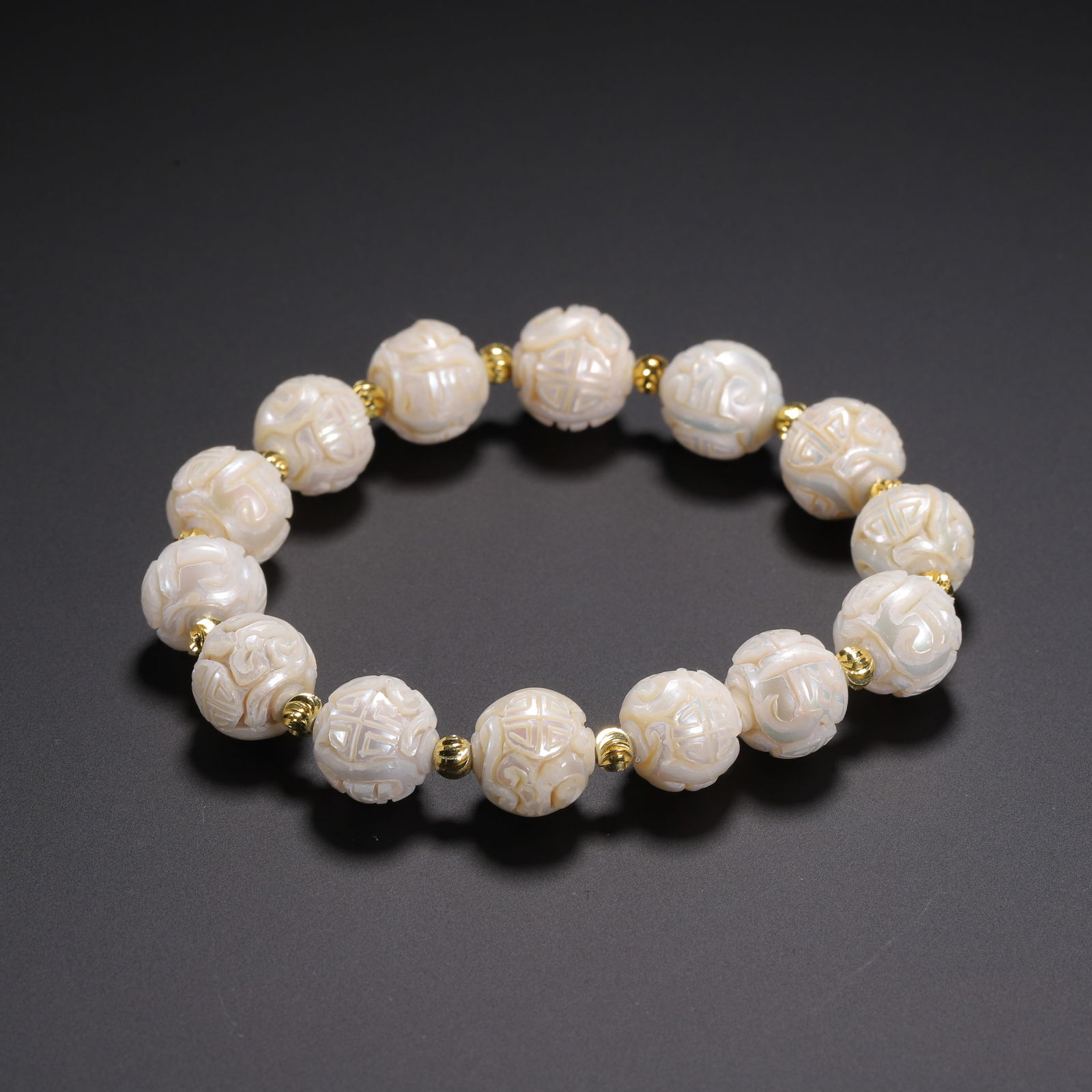 A CARVED PEARL BRACELET - 7
