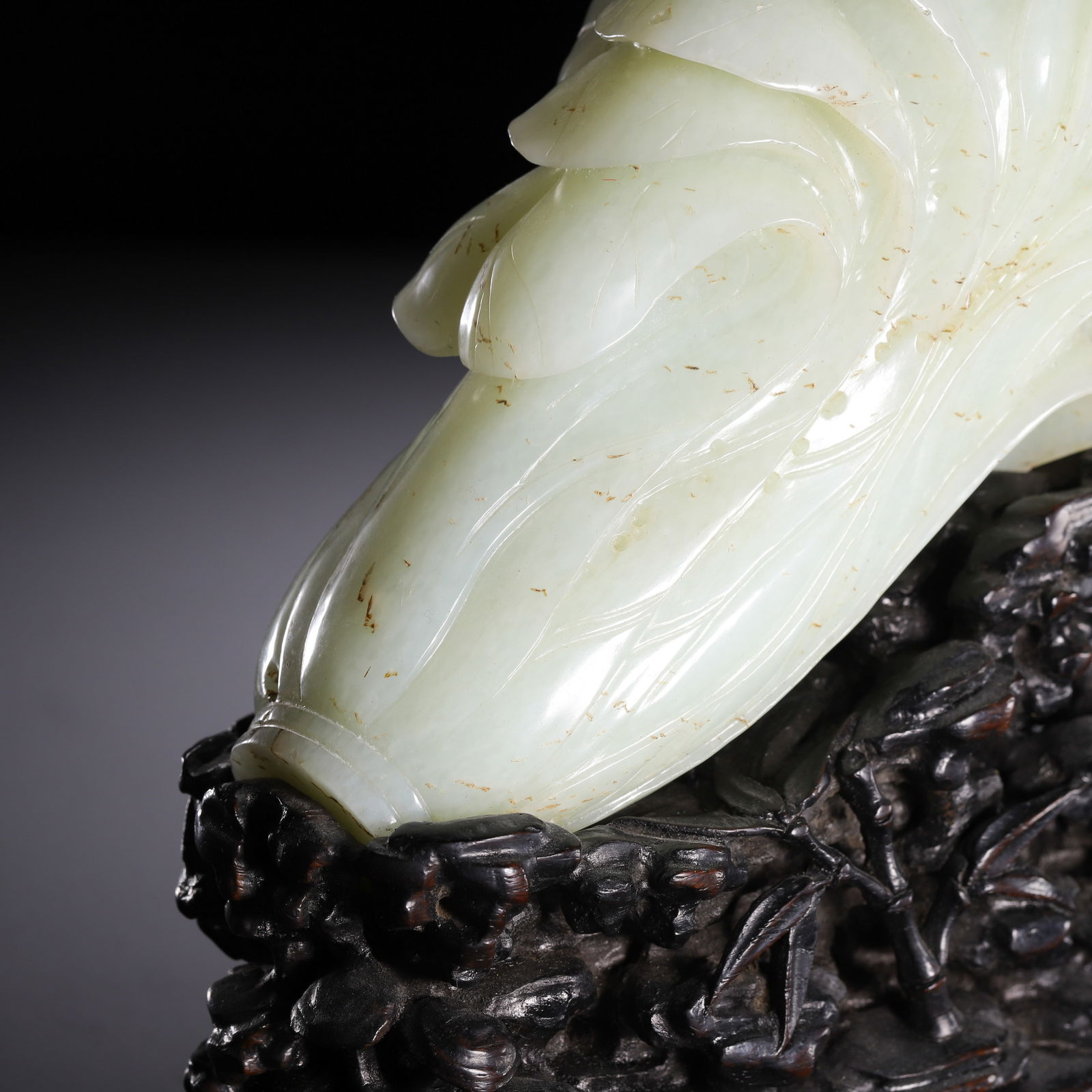 A CARVED WHITE JADE CHINESE CABBAGE PAK CHOI - 3