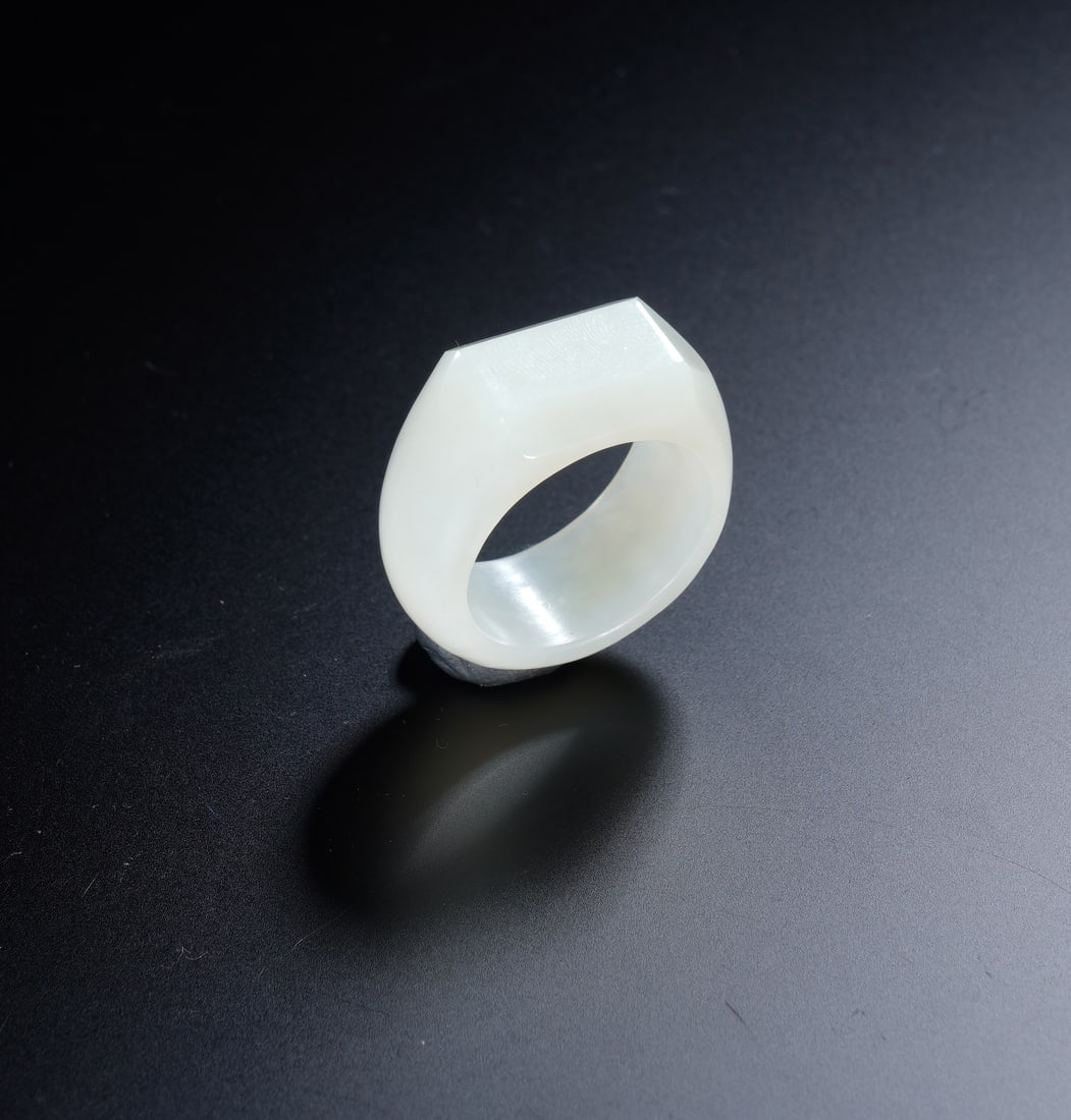 A WHITE JADE ARCHER RING - 2