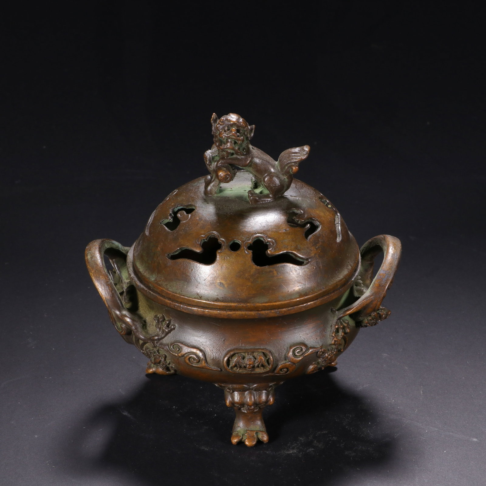 A Chinese Bronze Censer with Foo Lion Finial (1 of 6)