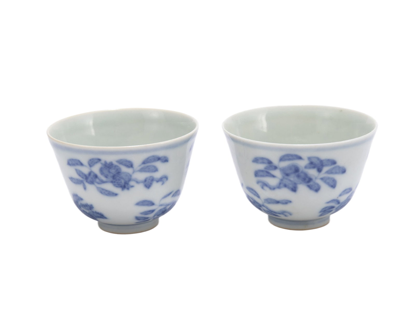 PAIR CHINESE BLUE AND WHITE SPRAYS CUPS: PAIR CHINESE BLUE AND WHITE SPRAYS CUPS The deep rounded sides rising from a straight foot to a rounded rim, the exterior painted in fruits sprays in cobalt blue. DIMENSIONS: L. 11.5 cm. W. 8 cm. H. 3
