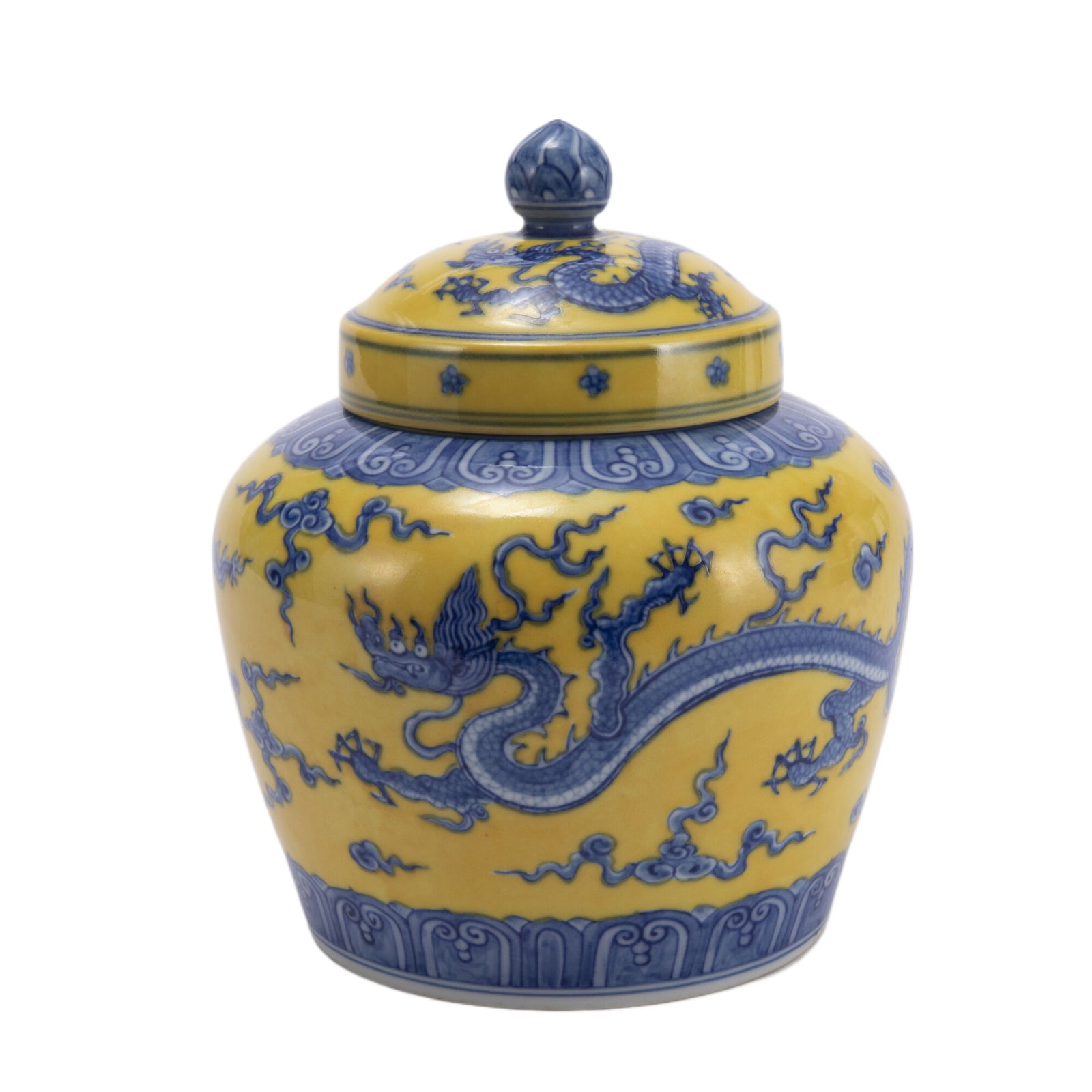 A YELLOW GLAZE BLUE AND WHITE PORCELAIN LIDDED JAR,MING: A YELLOW GLAZE BLUE AND WHITE PORCELAIN LIDDED JAR,MING Jar short straight neck, full shoulder, below the shoulder gradually convergence, circle foot, cover the top with a handle. Yellow glaze backgro