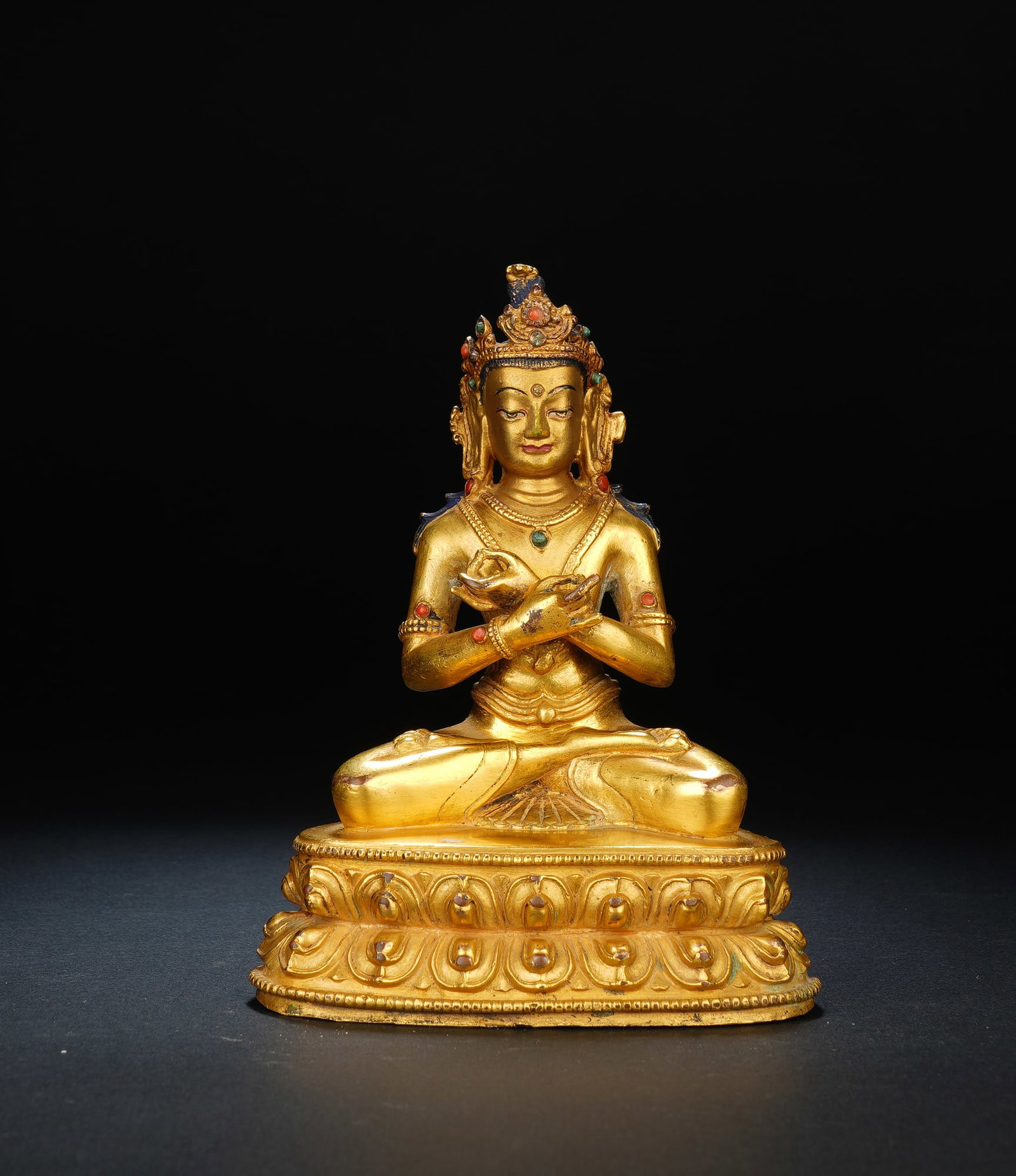 Chinese Gilt Bronze Statue of Vajradhara: Chinese Gilt Bronze Statue of Vajradhara This finely cast and gilded bronze statue depicts Vajradhara seated in lotus position, hands crossed in the Dharmachakra mudra at the heart. The figure wears a