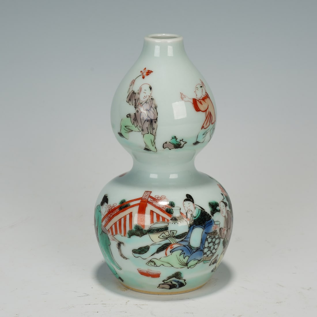 Chinese Wucai 'Figural Story' Gourd Vase (1 of 7)