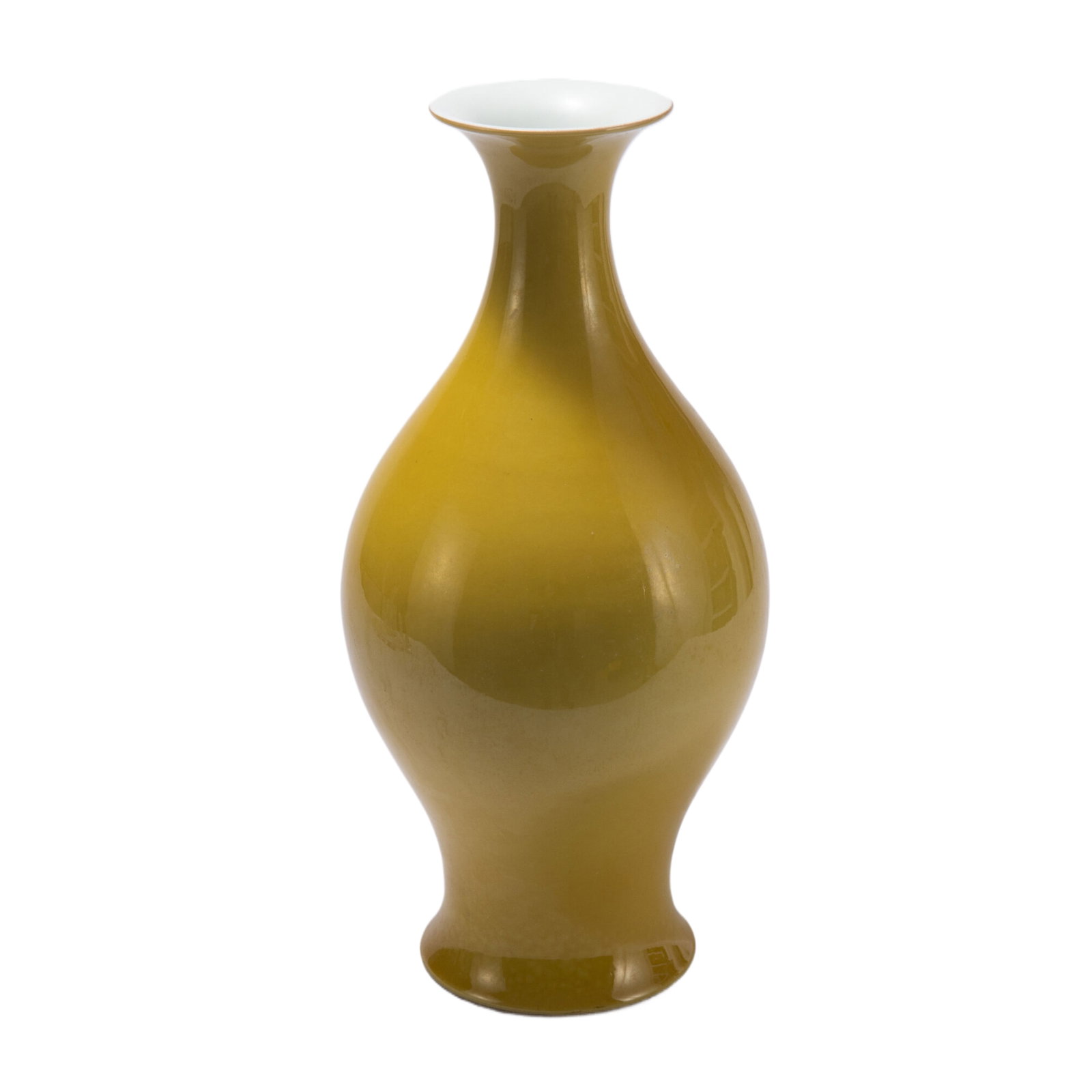 A CHINESE YELLOW GLAZE PORCELAIN VASE (1 of 9)