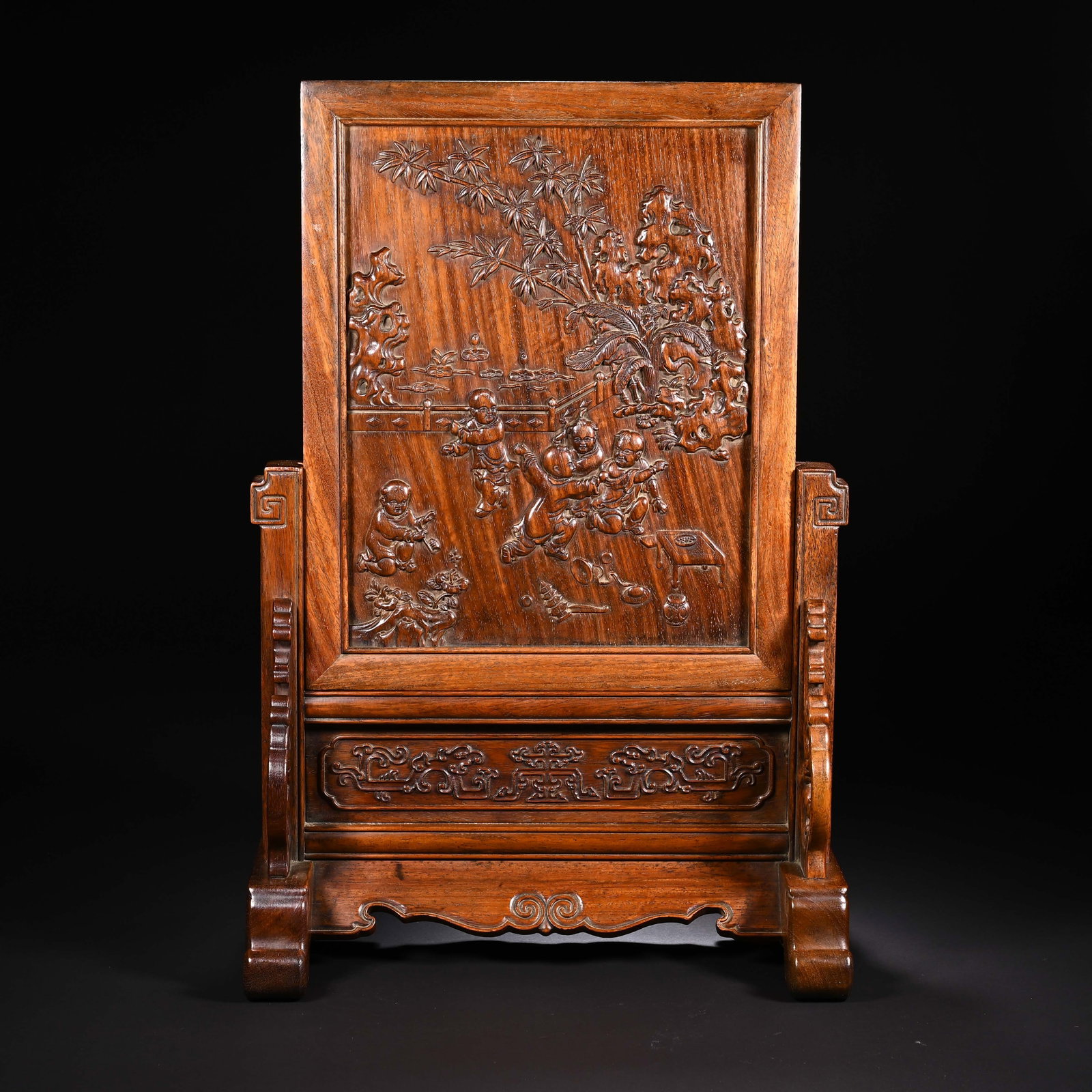 A CHINESE HUANGHUALI WOOD TABLE SCREEN WITH BOY PLAY RELIEF CARVING (1 of 10)