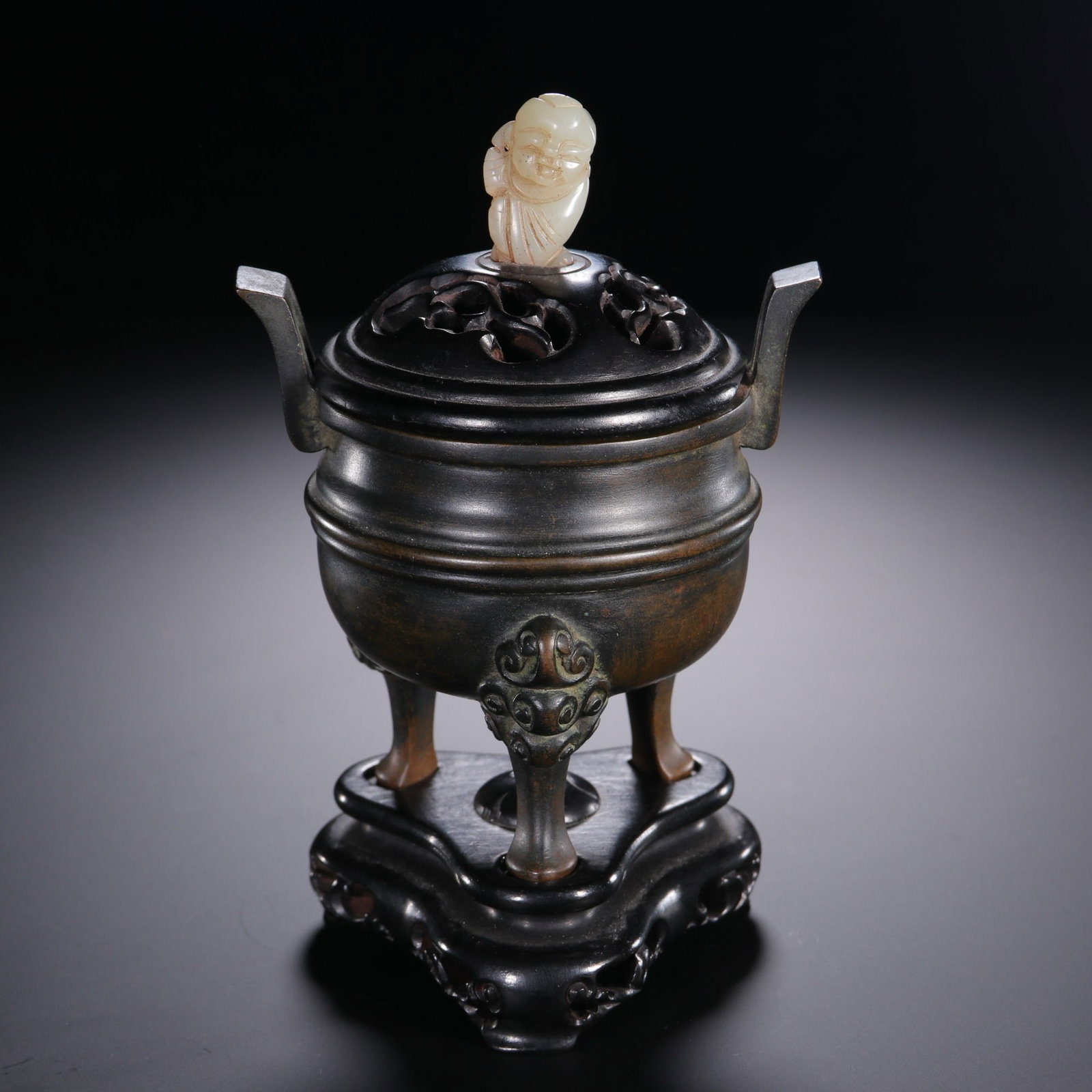 A CHINESE BRONZE TRIPOD DING CENSER WITH WOOD LID & JADE FINIAL (1 of 9)