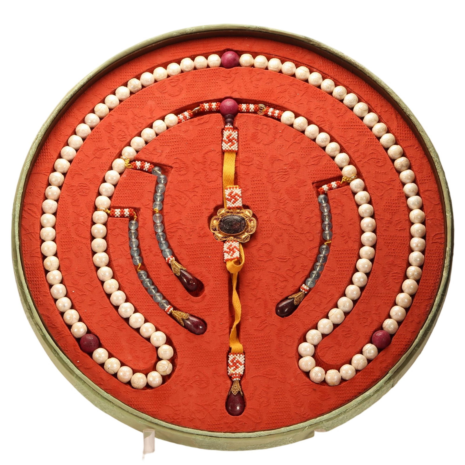 A CHINESE COURT PEARL CHAOZHU NECKLACE: A CHINESE COURT PEARL CHAOZHU NECKLACE This imperial court chaozhu strand is strung with uniform creamy white round pearls, interspersed with deep red spacer beads dividing the strand into standard ri