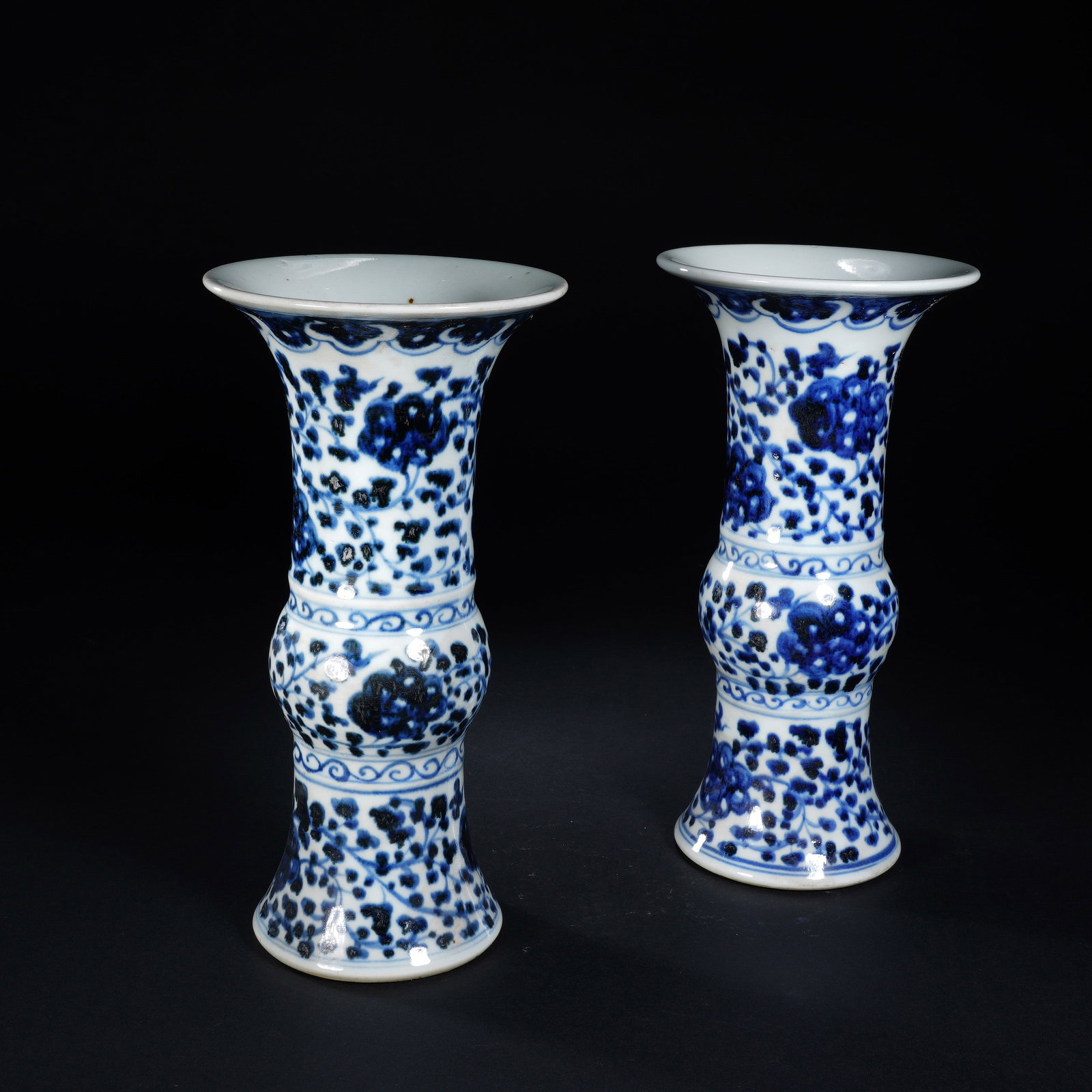 A PAIR OF CHINESE BLUE AND WHITE GU VASES (1 of 9)