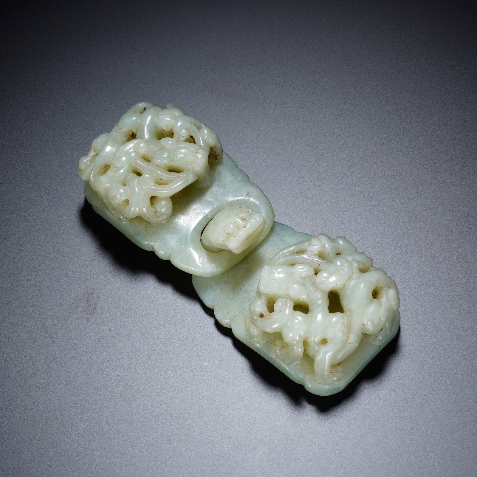 A CHINESE WHITE JADE CHILONG BELT BUCKLE: A CHINESE WHITE JADE CHILONG BELT BUCKLE This two-part nephrite belt buckle measures 10.5 cm long, 4 cm wide and 2.5 cm thick, weighing 125 grams. Each rectangular plaque features elaborate openwork r