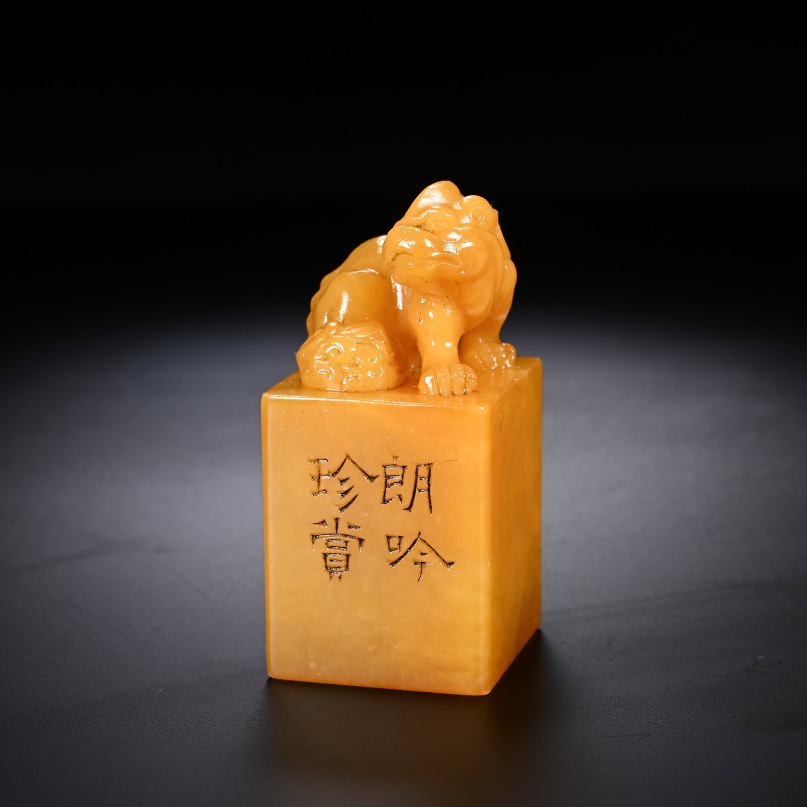 A CHINESE TIANHUANG STONE LION SEAL (1 of 6)