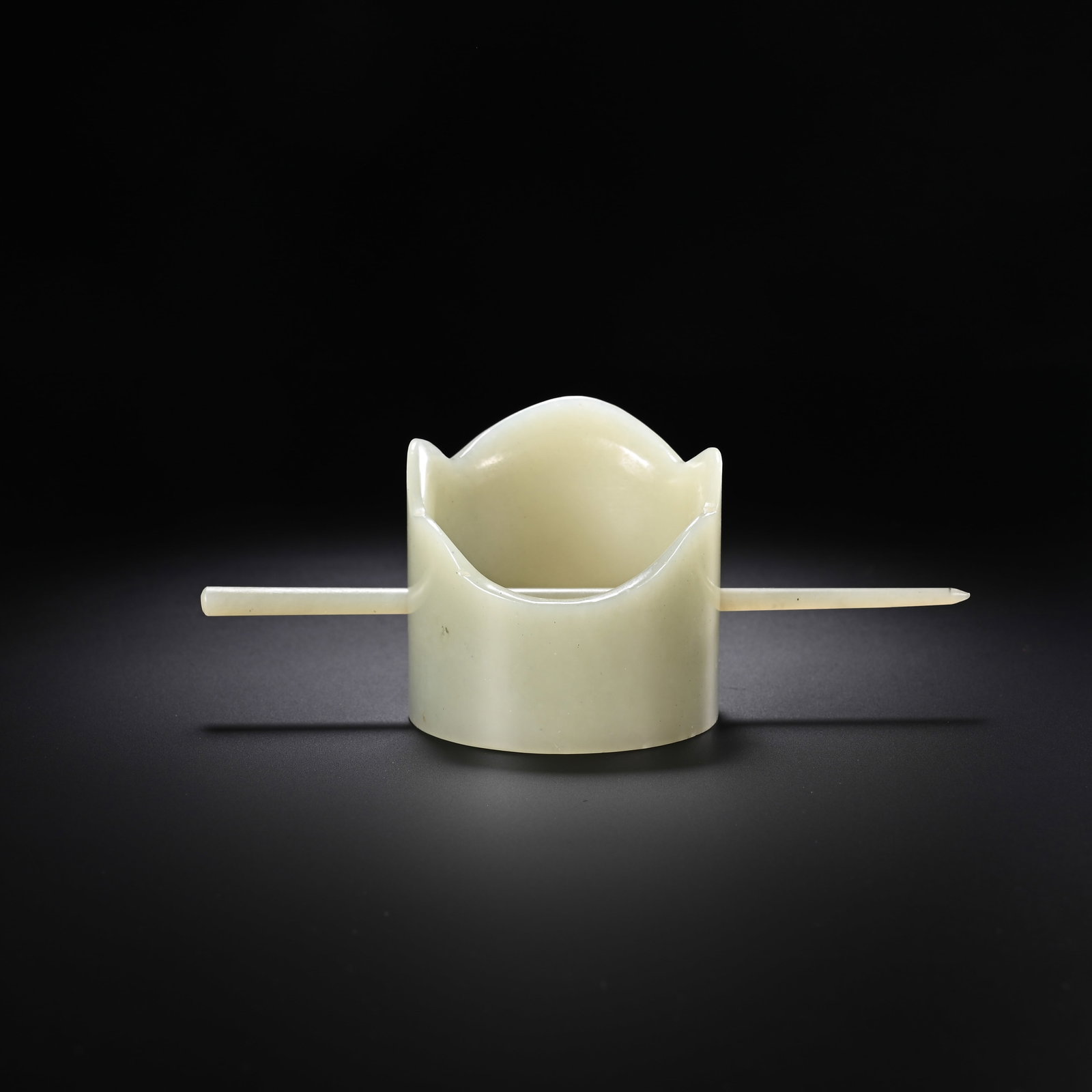A CHINESE HETIAN JADE HAIR ORNAMENT SET: A CHINESE HETIAN JADE HAIR ORNAMENT SET This elegant hair fitting is fully carved from smooth pale Hetian nephrite jade, composed of a crown-shaped hair holder paired with a matching straight jade pin