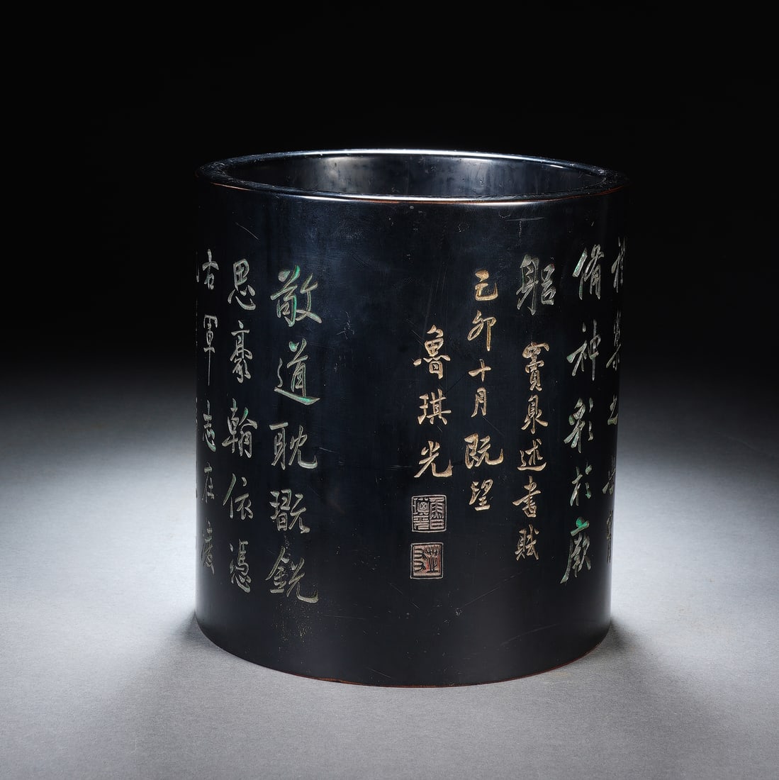 A CHINESE BLACK LACQUER GILT CALLIGRAPHY BRUSH POT: A CHINESE BLACK LACQUER GILT CALLIGRAPHY BRUSH POT This cylindrical wooden scholar's brush pot is finished with sleek polished black lacquer, adorned with fluid running Chinese calligraphy inlaid and 