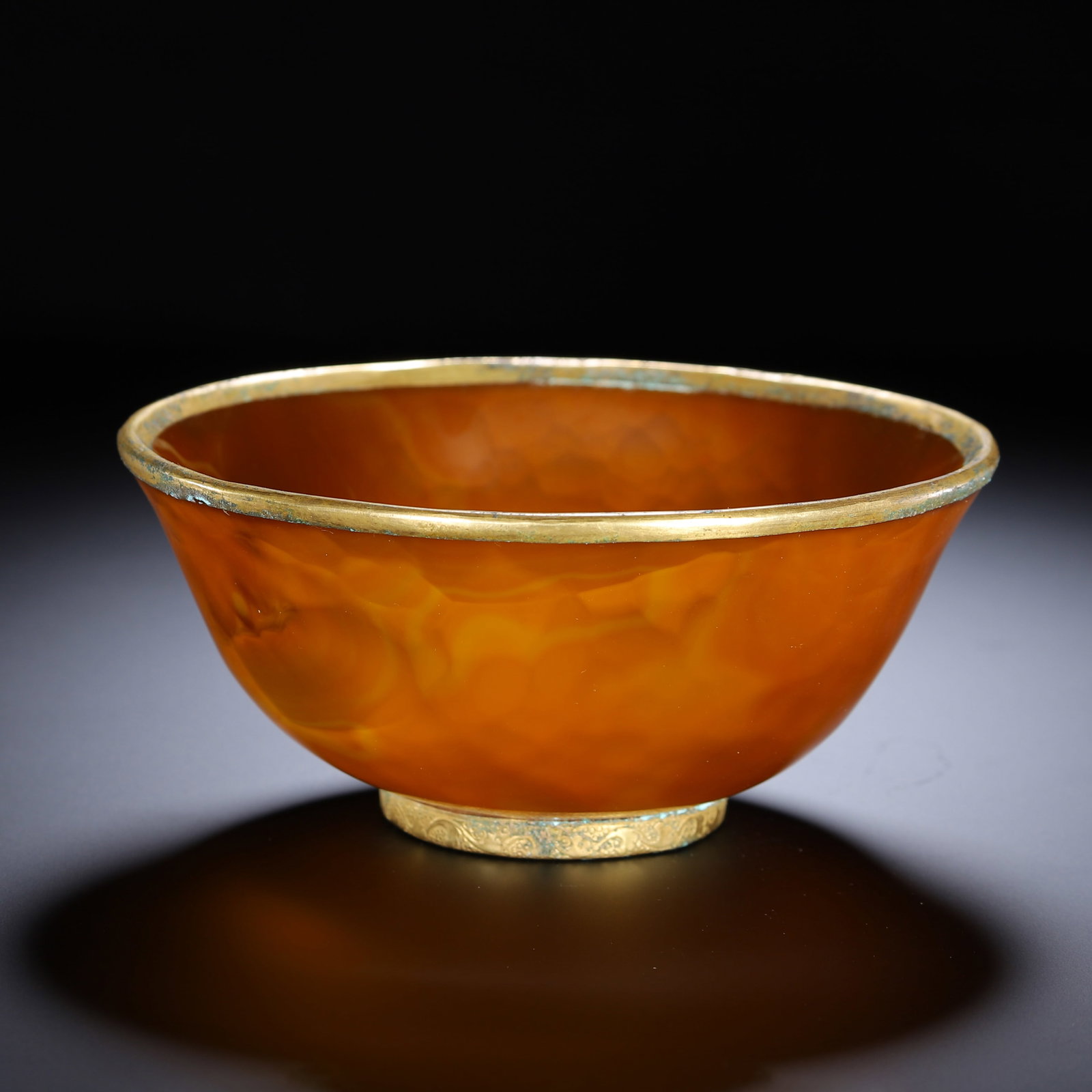A CHINESE GILT-MOUNTED AGATE BOWL (1 of 9)