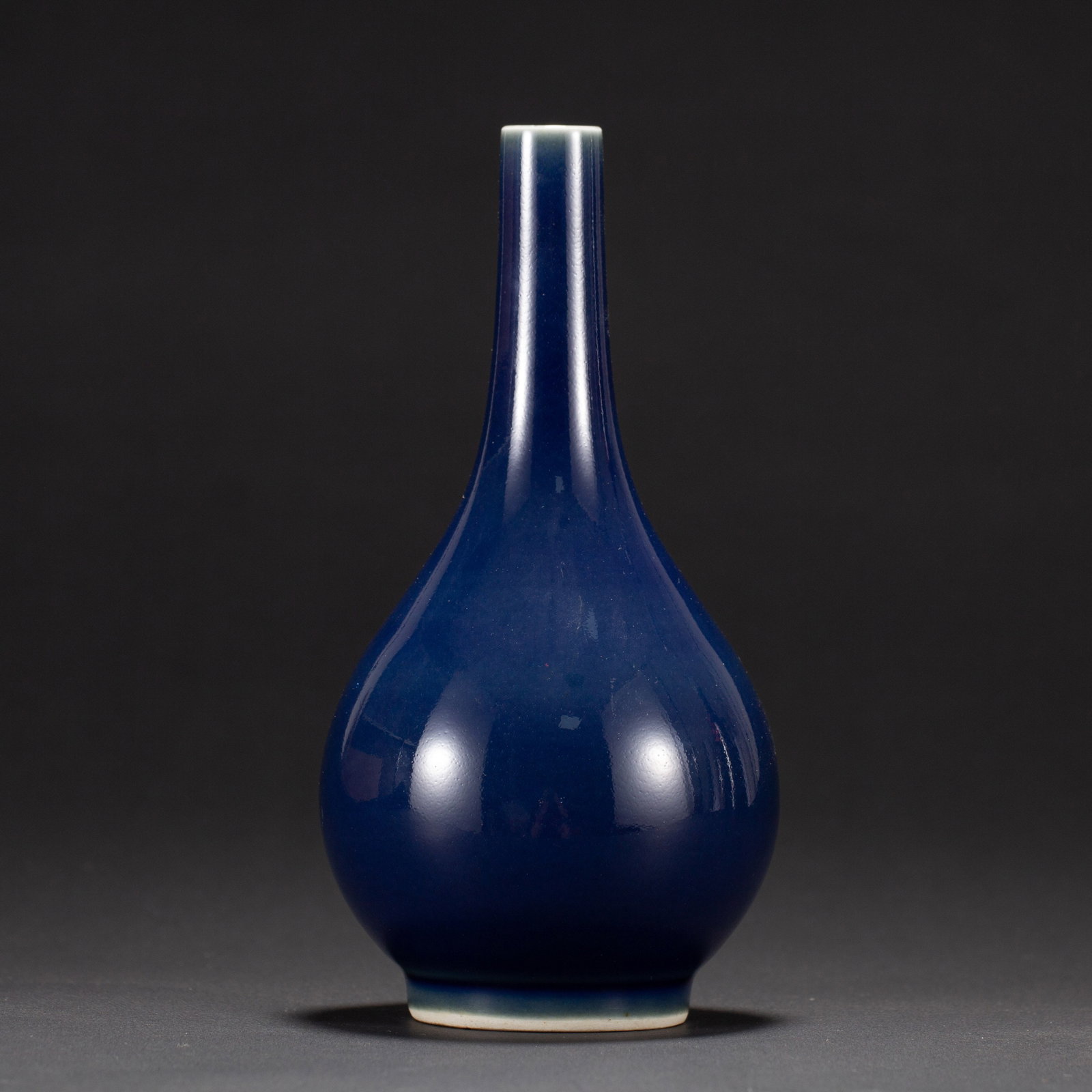 A CHINESE SACRIFICIAL BLUE GLAZE VASE (1 of 7)