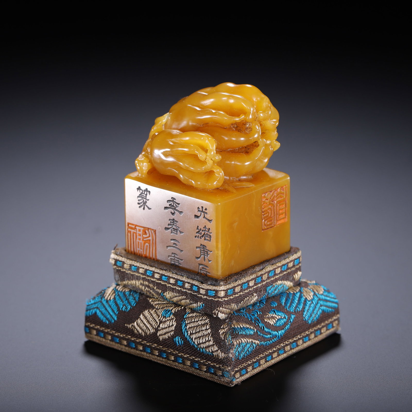 A CHINESE TIANHUANG STONE BUDDHA'S HAND SEAL (1 of 9)