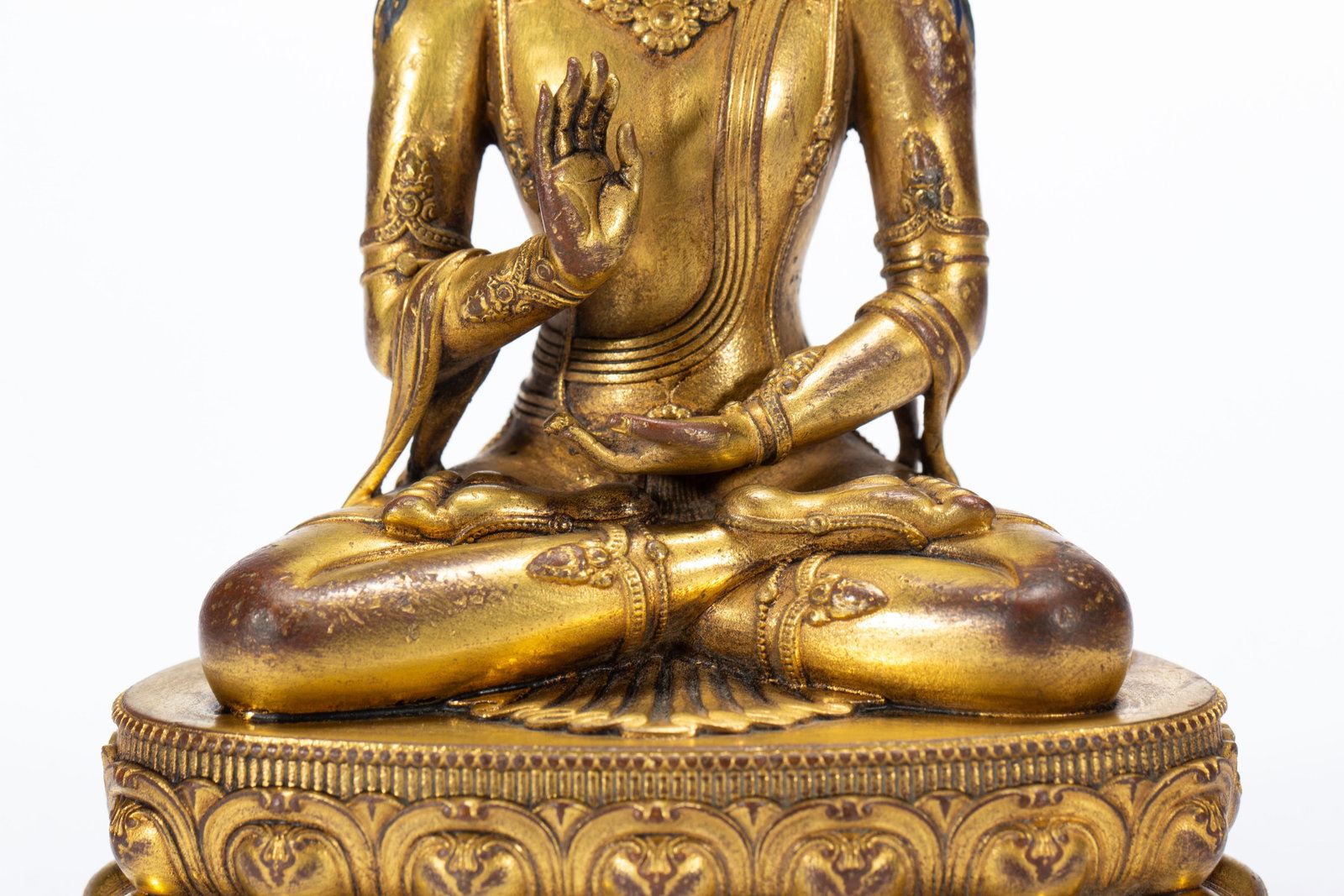 A CHINESE GILT BRONZE BUDDHA FIGURE - 3